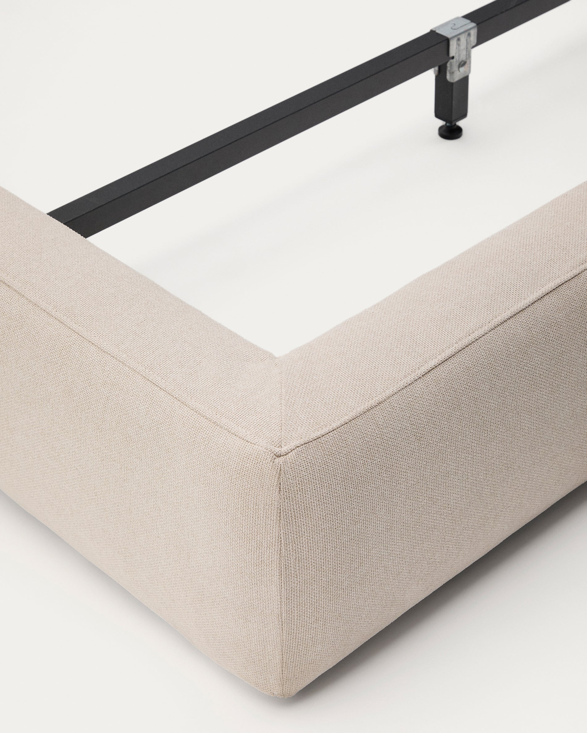 Beige Blok bed with removable covers for 180 x 200 cm mattress FSC Mix Credit - Detail
