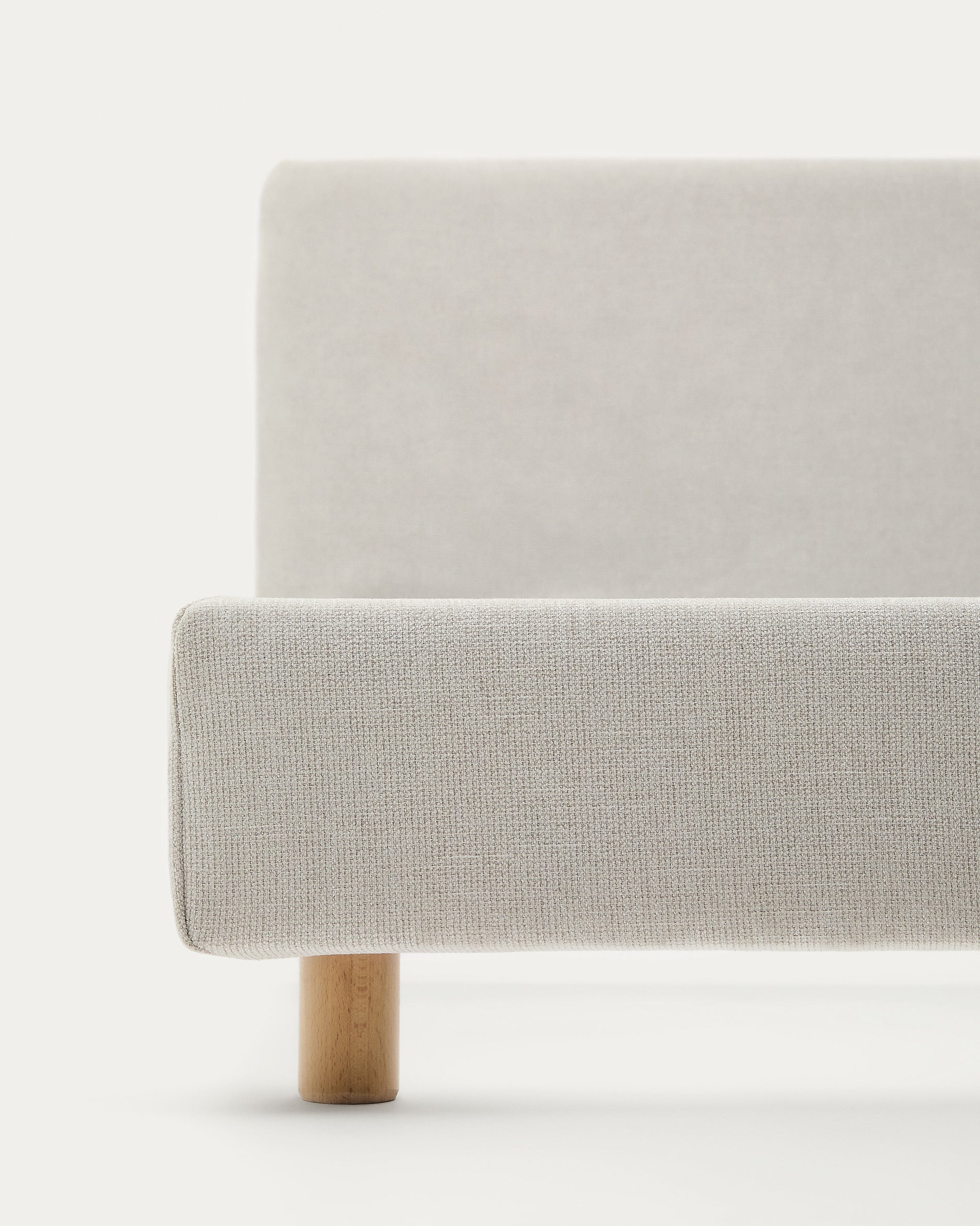 Pearl chenille Valma bed with removable cover and solid beech wood legs for a 90 x 200 cm mattress - Detail