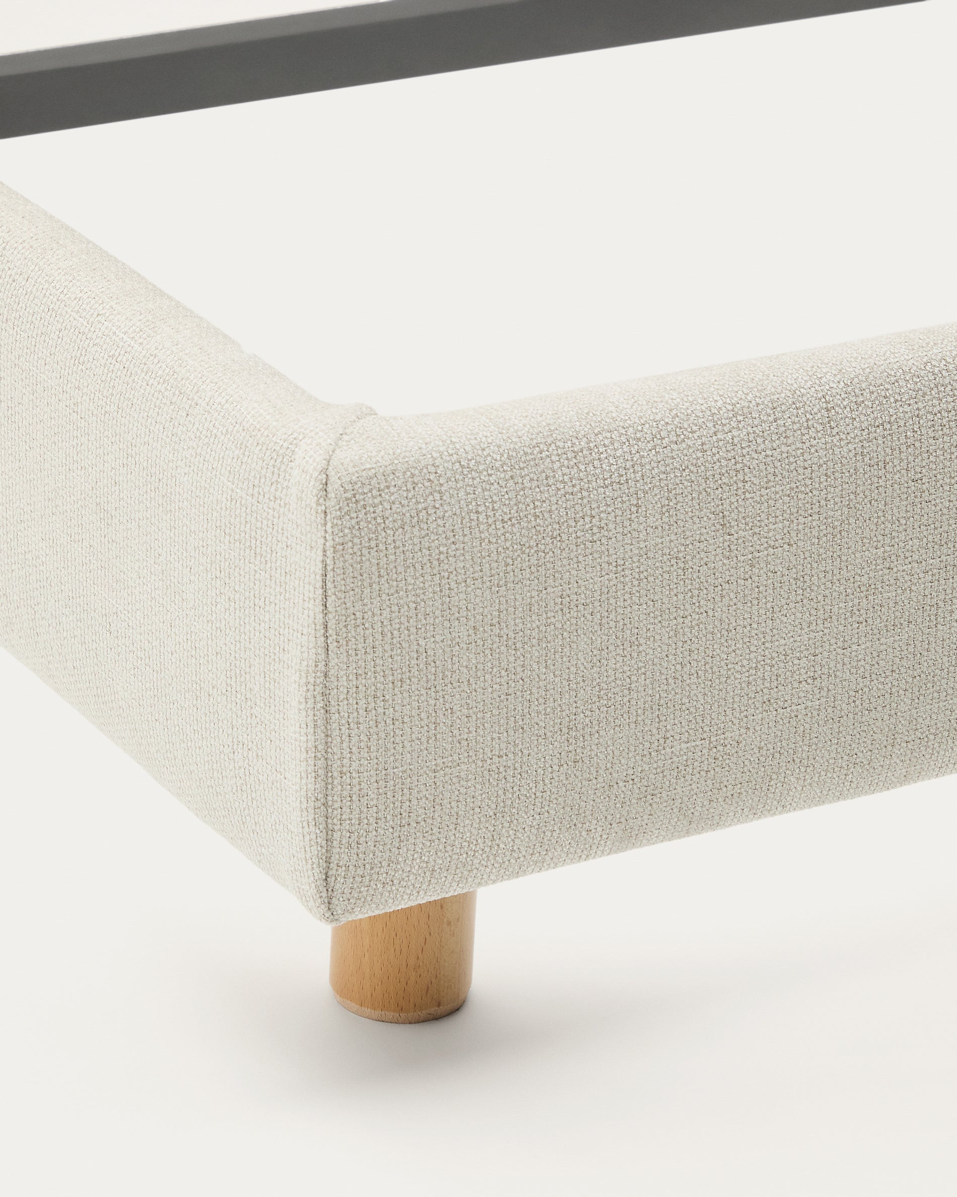 Pearl chenille Valma bed with removable cover and solid beech wood legs for a 160 x 200 cm mattress - Detail