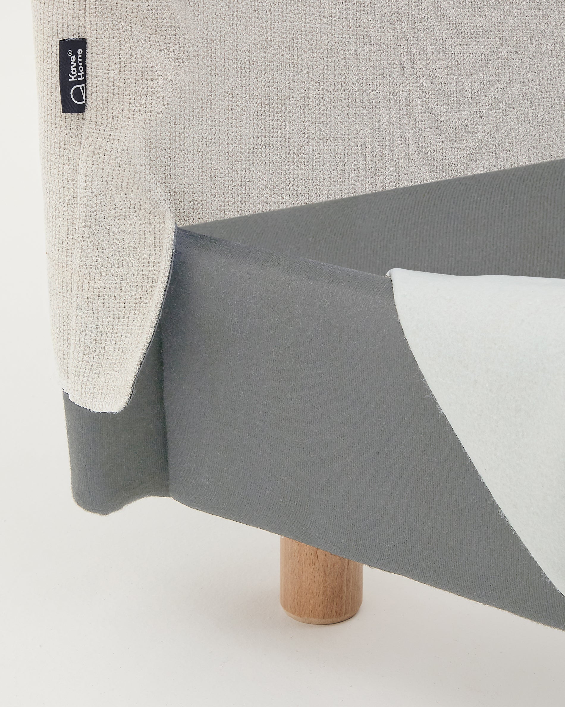 Pearl chenille Valma bed with removable cover and solid beech wood legs for a 160 x 200 cm mattress - Detail