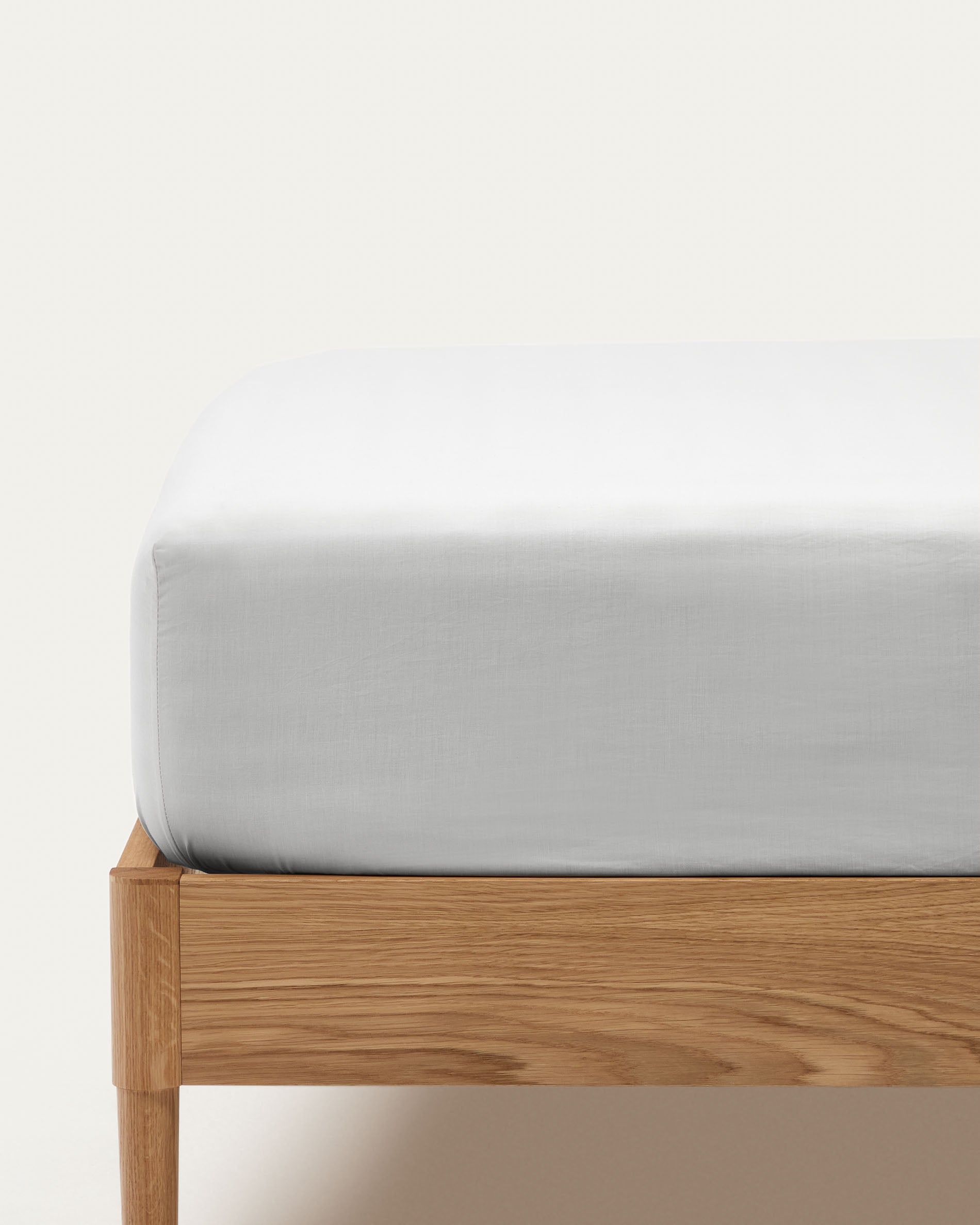 Teia 100% cotton percale fitted bed sheet 180 thread count in white, 180 x 200 cm - Product View