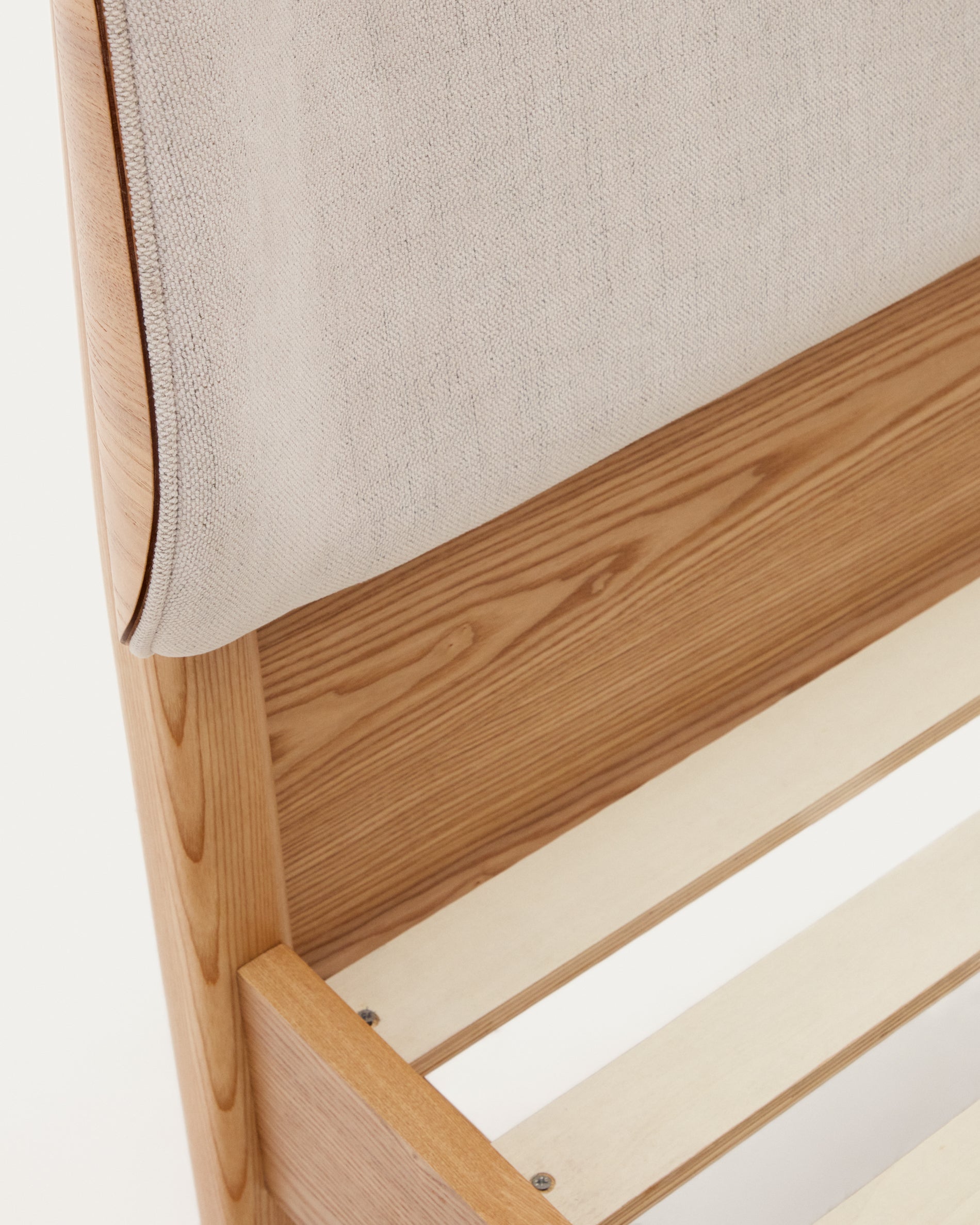 Octavia bed in ash plywood and white upholstered headboard FSC Mix Credit 160 x 200 cm - Detail