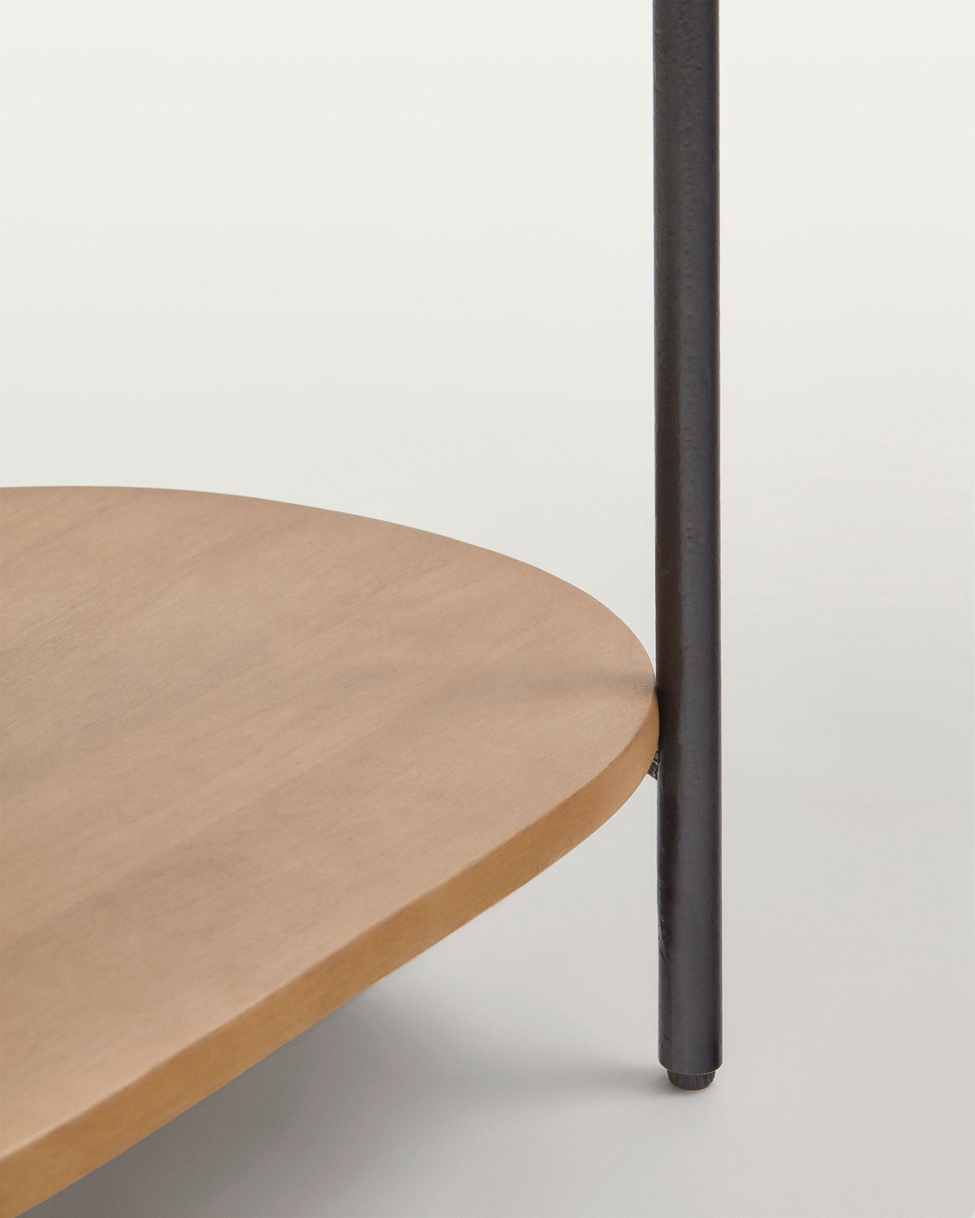 Licia mango wood bedside table with 1 drawer, with a natural finish and metal, 55 x 65 cm - Detail