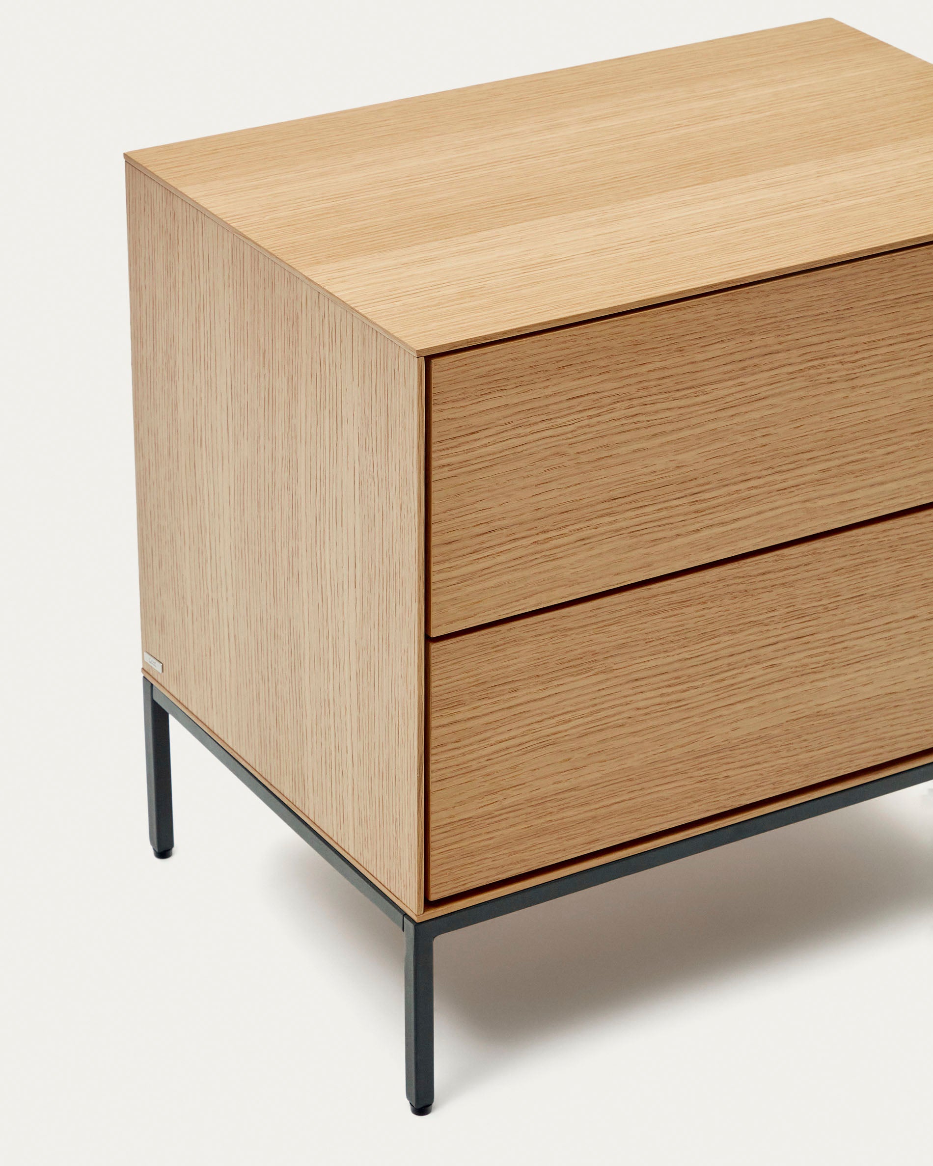Vedrana beside table, 2 oak veneer drawers, and black steel legs, 60 x 55 cm - Detail