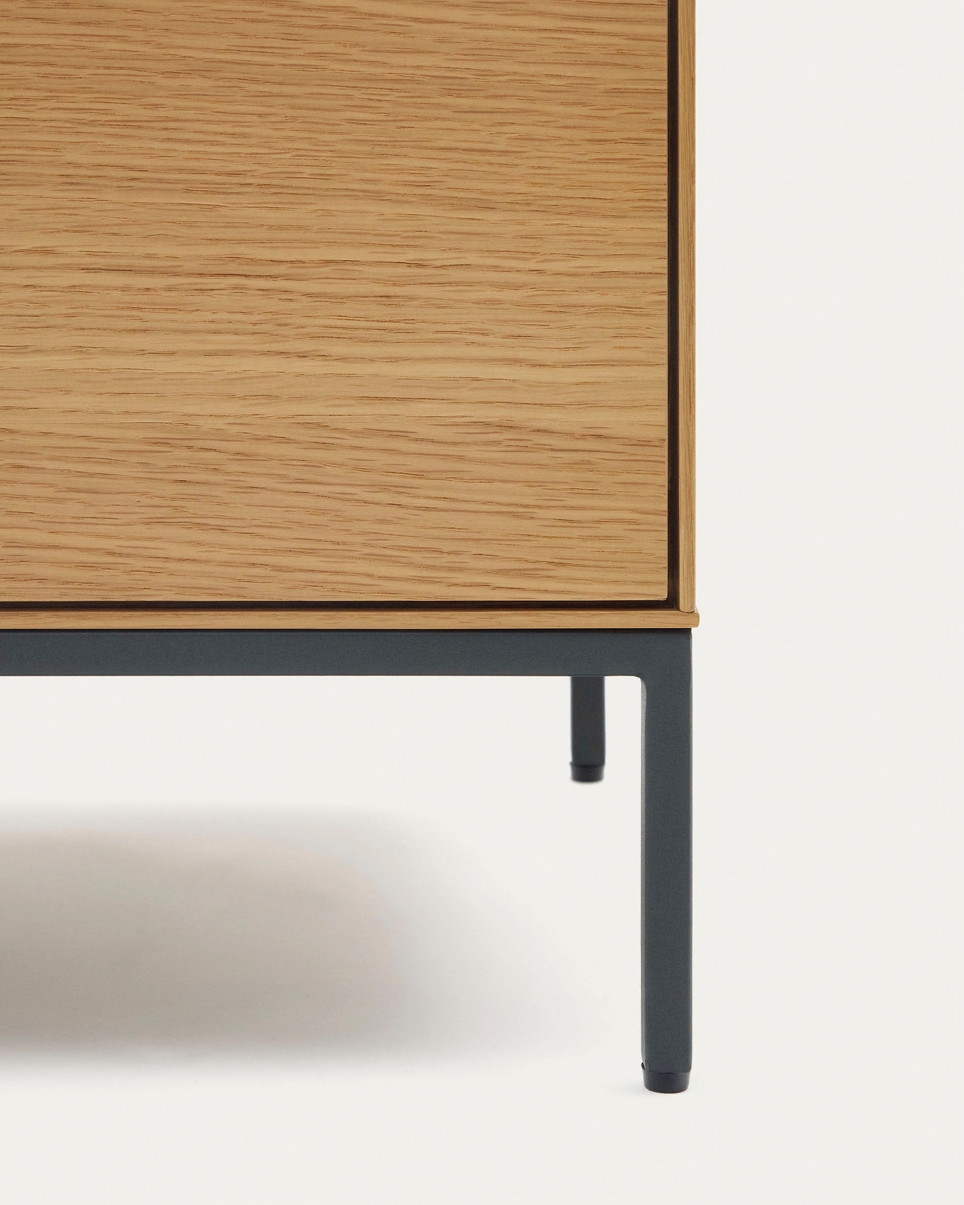 Vedrana beside table, 2 oak veneer drawers, and black steel legs, 60 x 55 cm - Detail