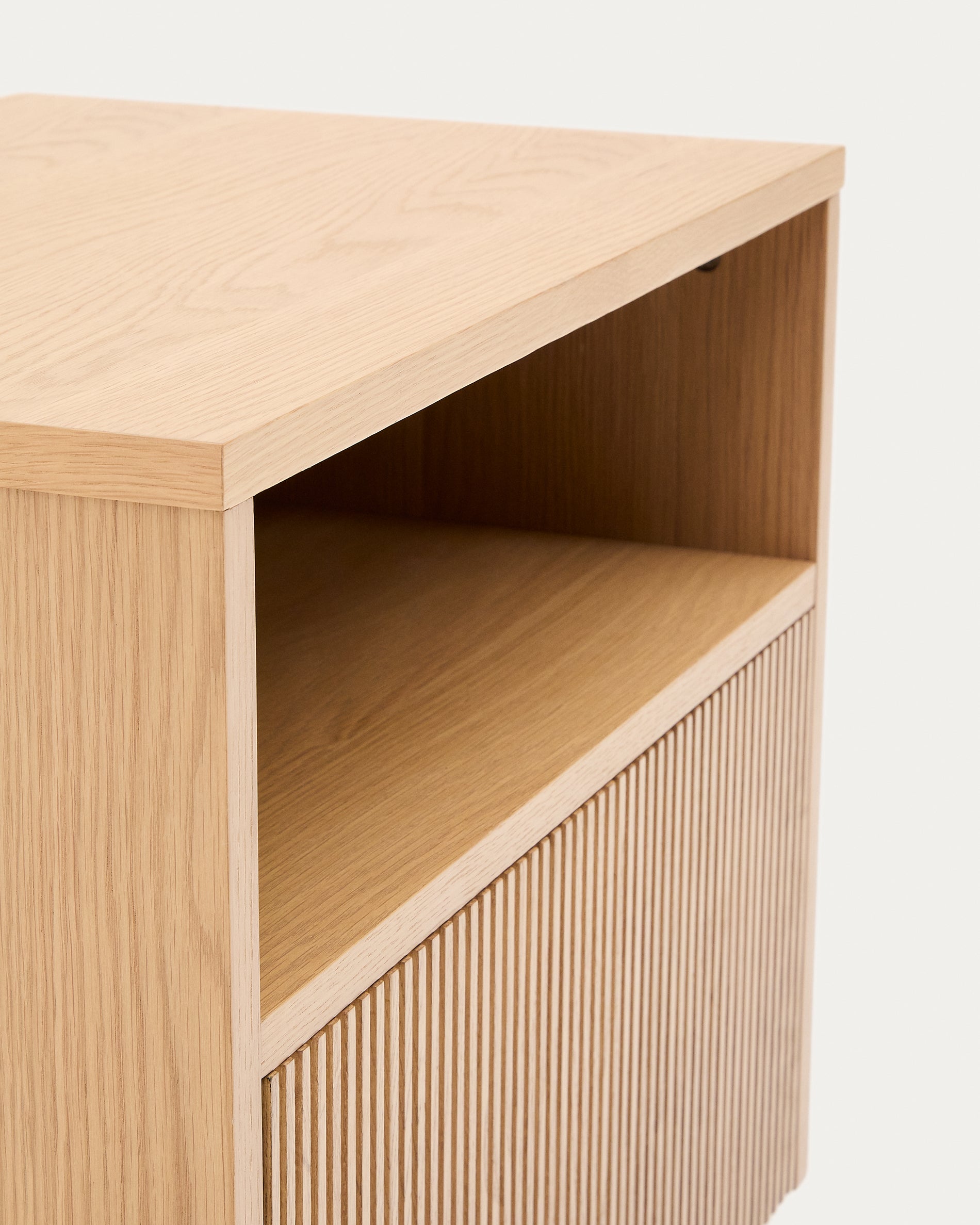 Helvine bedside table with 1 drawer in oak veneer, 60 x 52 cm FSC 100% - Detail