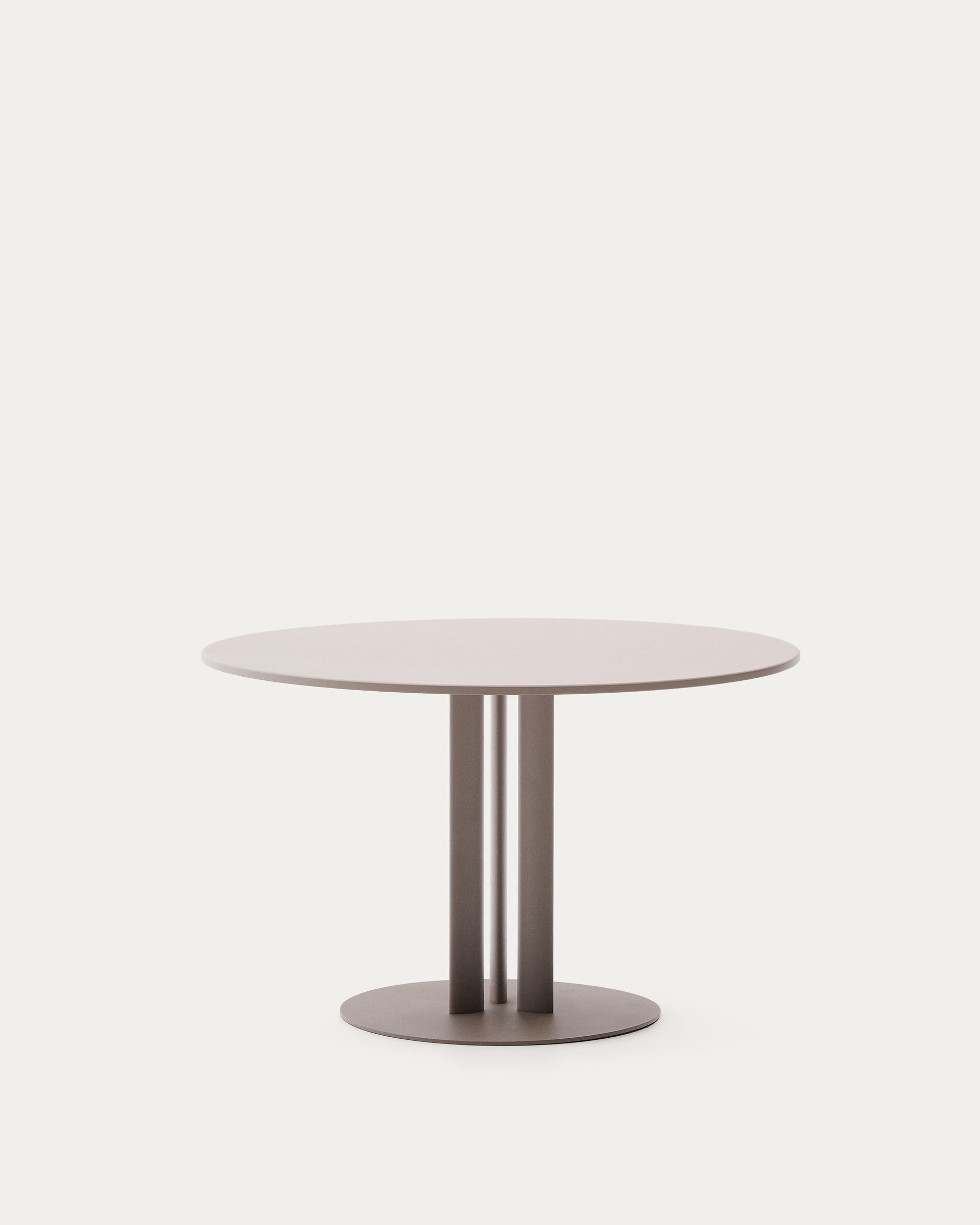 Sedalis round outdoor table made of steel, with off-white aluminum top, Ø80cm