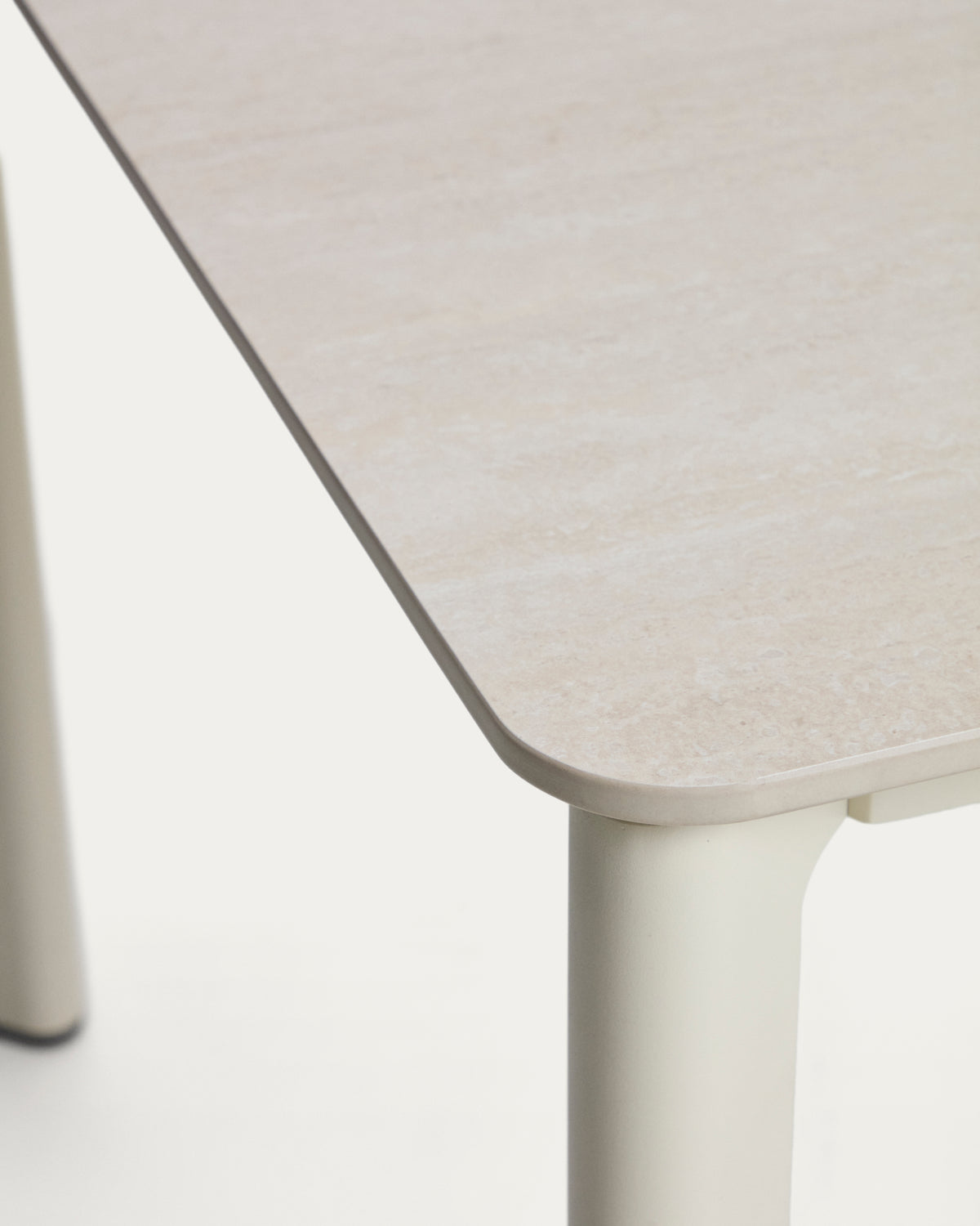 Anafi table set in sintered stone and ecru aluminium with 4 Livadia chairs in ecru aluminium 180 x 90cm - Detail