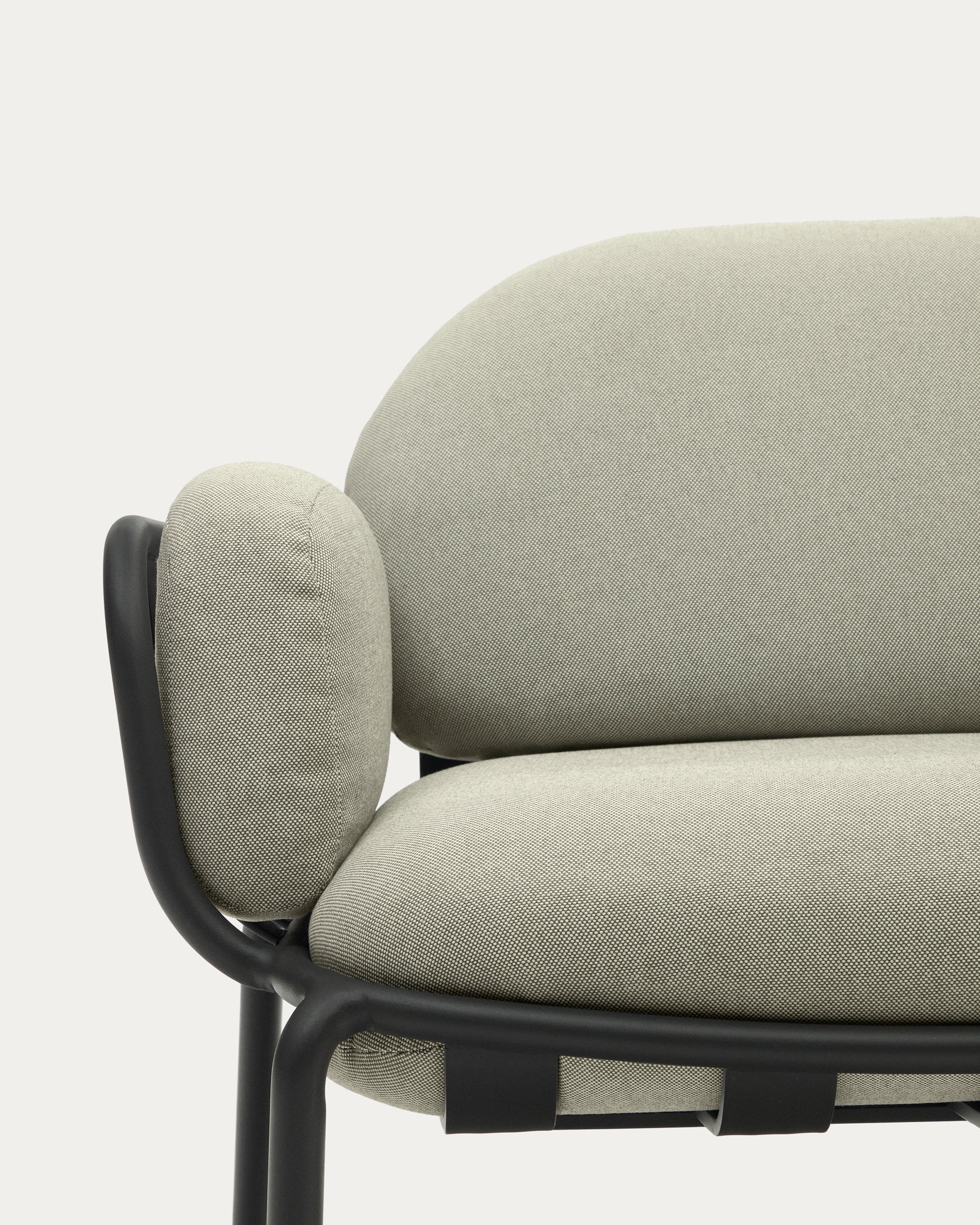 Joncols outdoor 3-seater sofa with beige upholstery and aluminium with grey painted finish 225cm - Detail