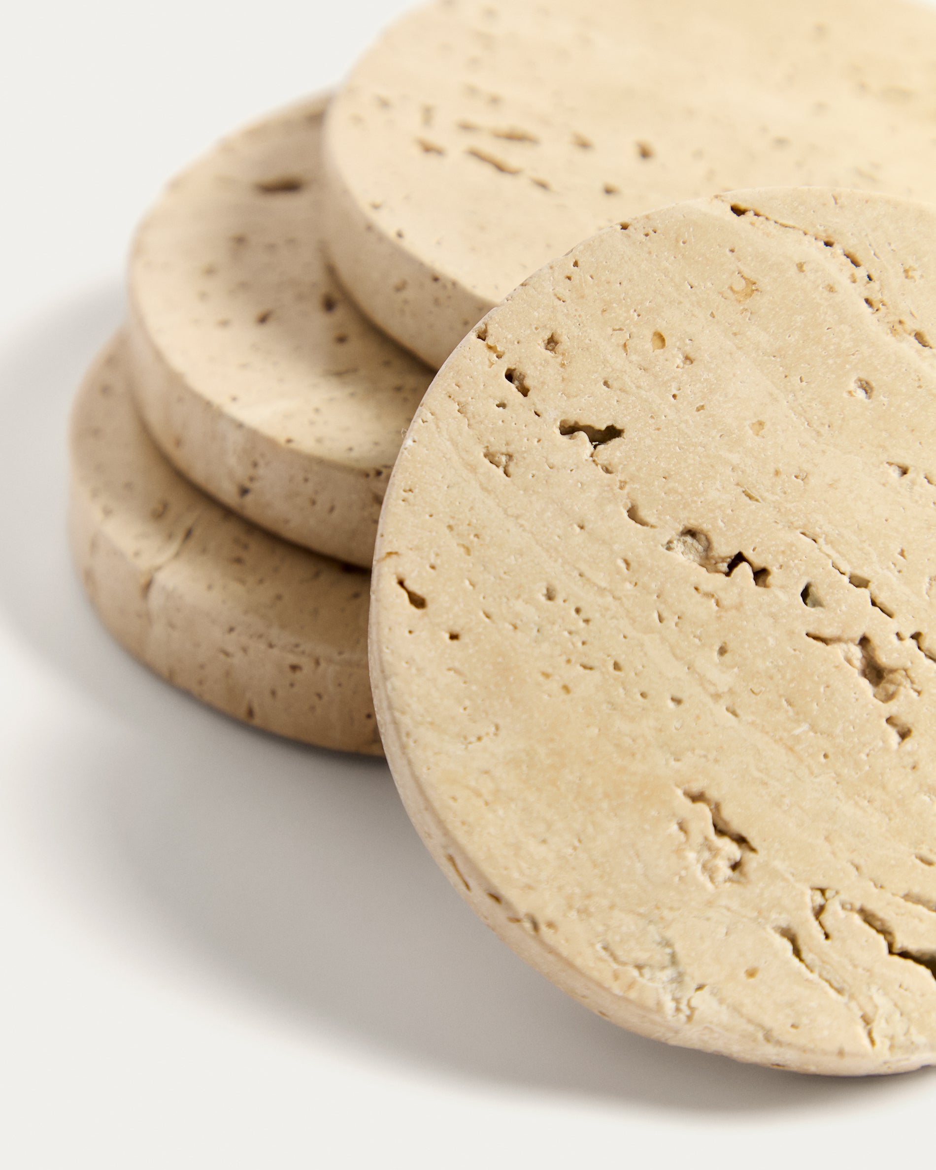Zera set of 4 beige marble coasters - Detail