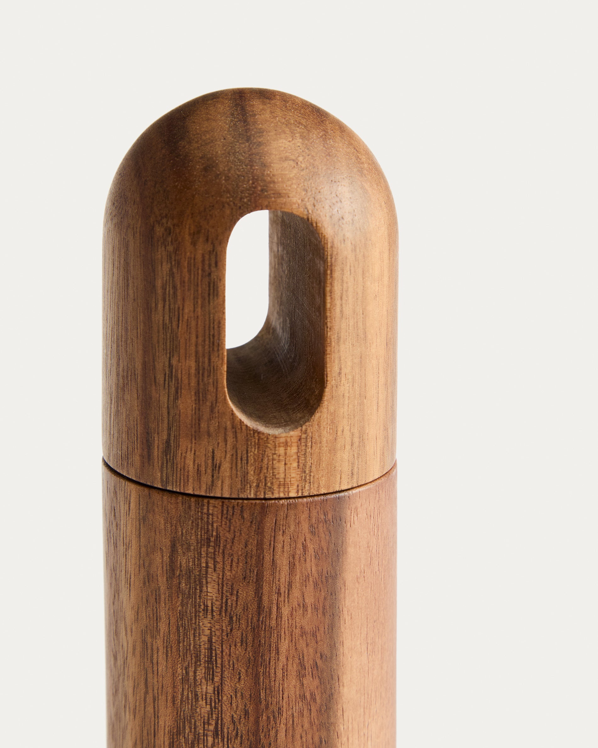 Blera salt and pepper mill in acacia wood 18.5 cm FSC 100% - Detail