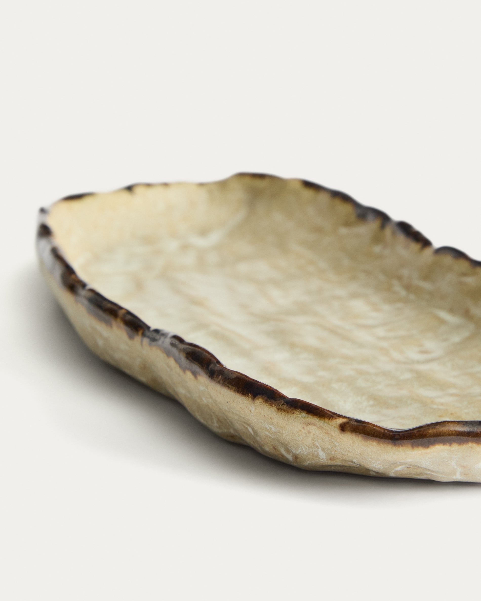 Abela tray in brown ceramic - Detail