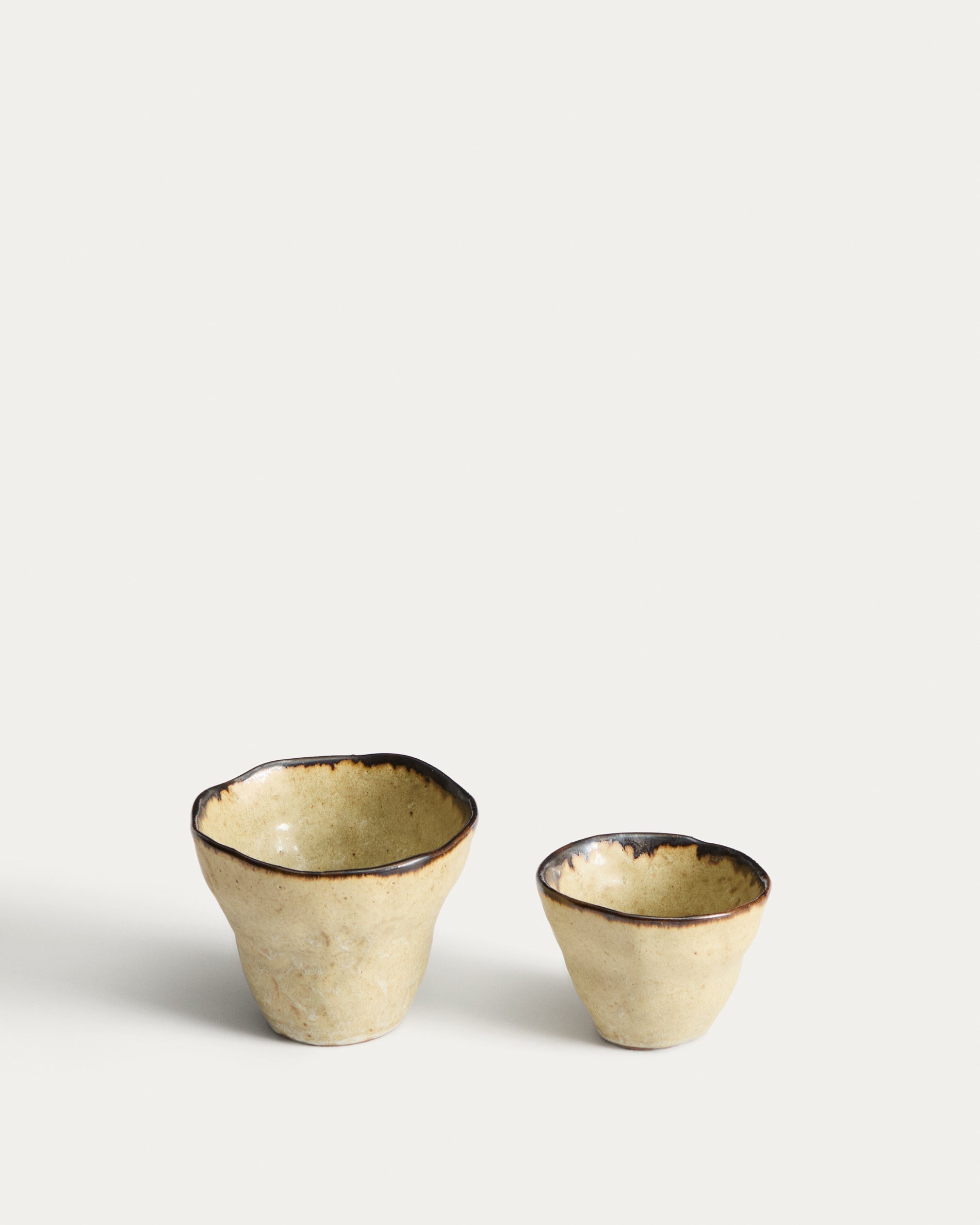 Abela mug in brown ceramic - Product View