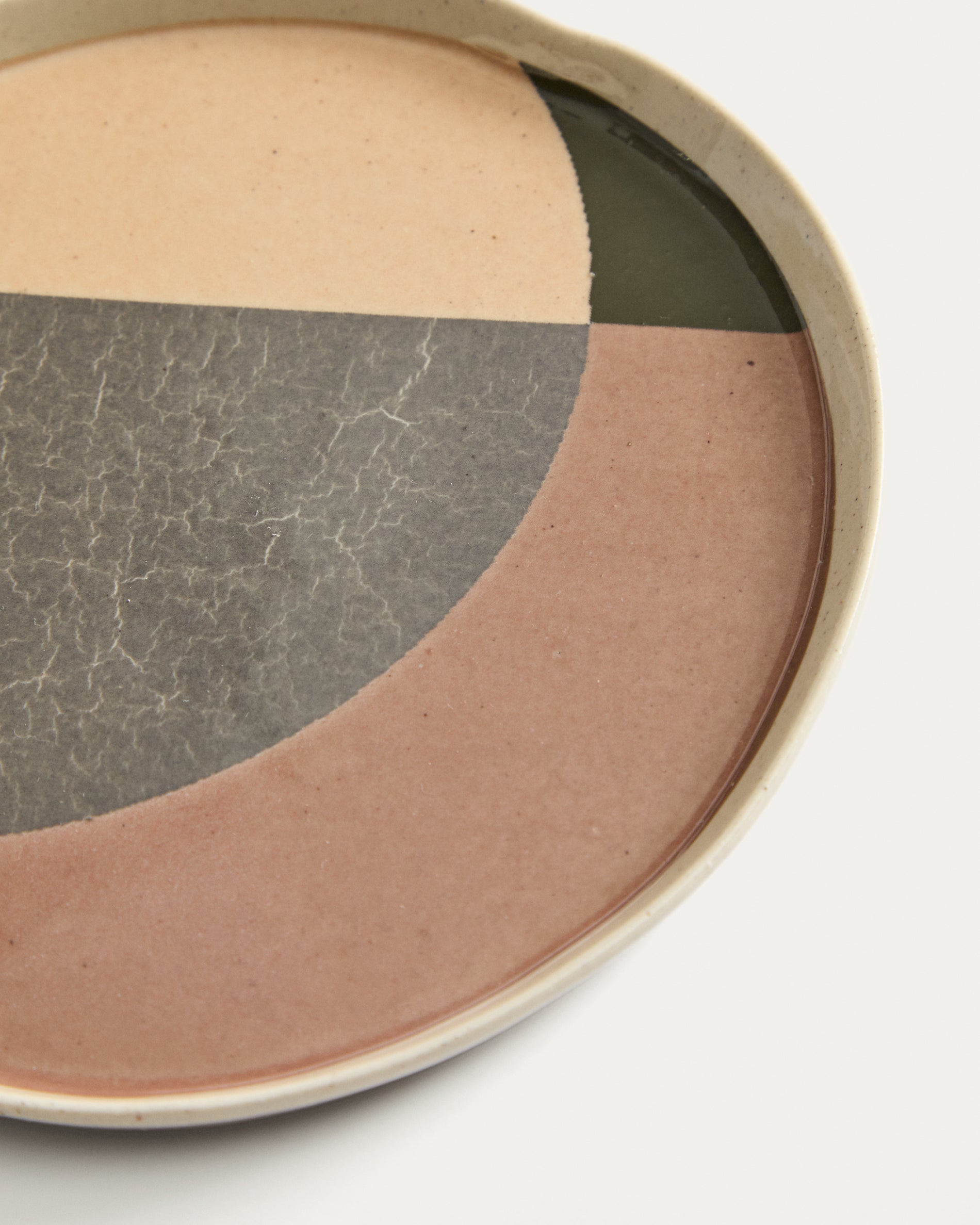 Julnet dessert plate in brown ceramic - Detail