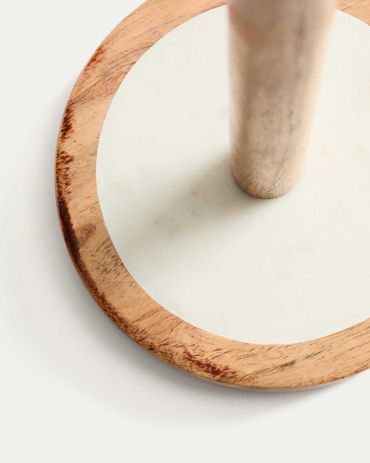 Nuvir kitchen roll holder in white marble and solid acacia wood - Detail