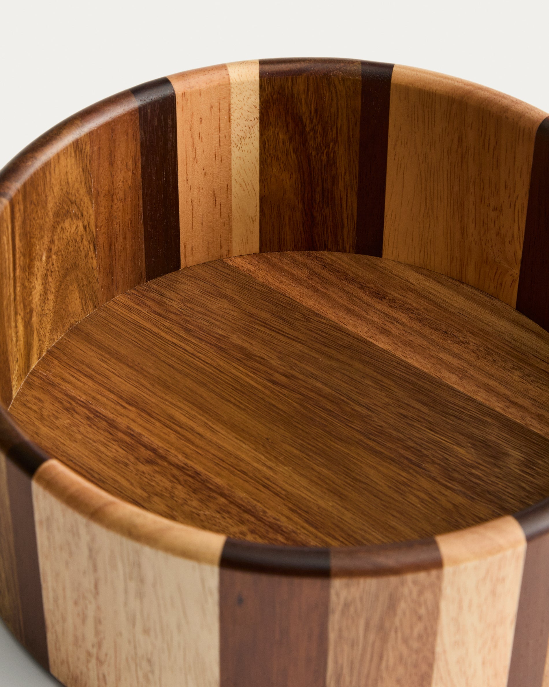 Nover bowl in acacia wood FSC 100% - Detail