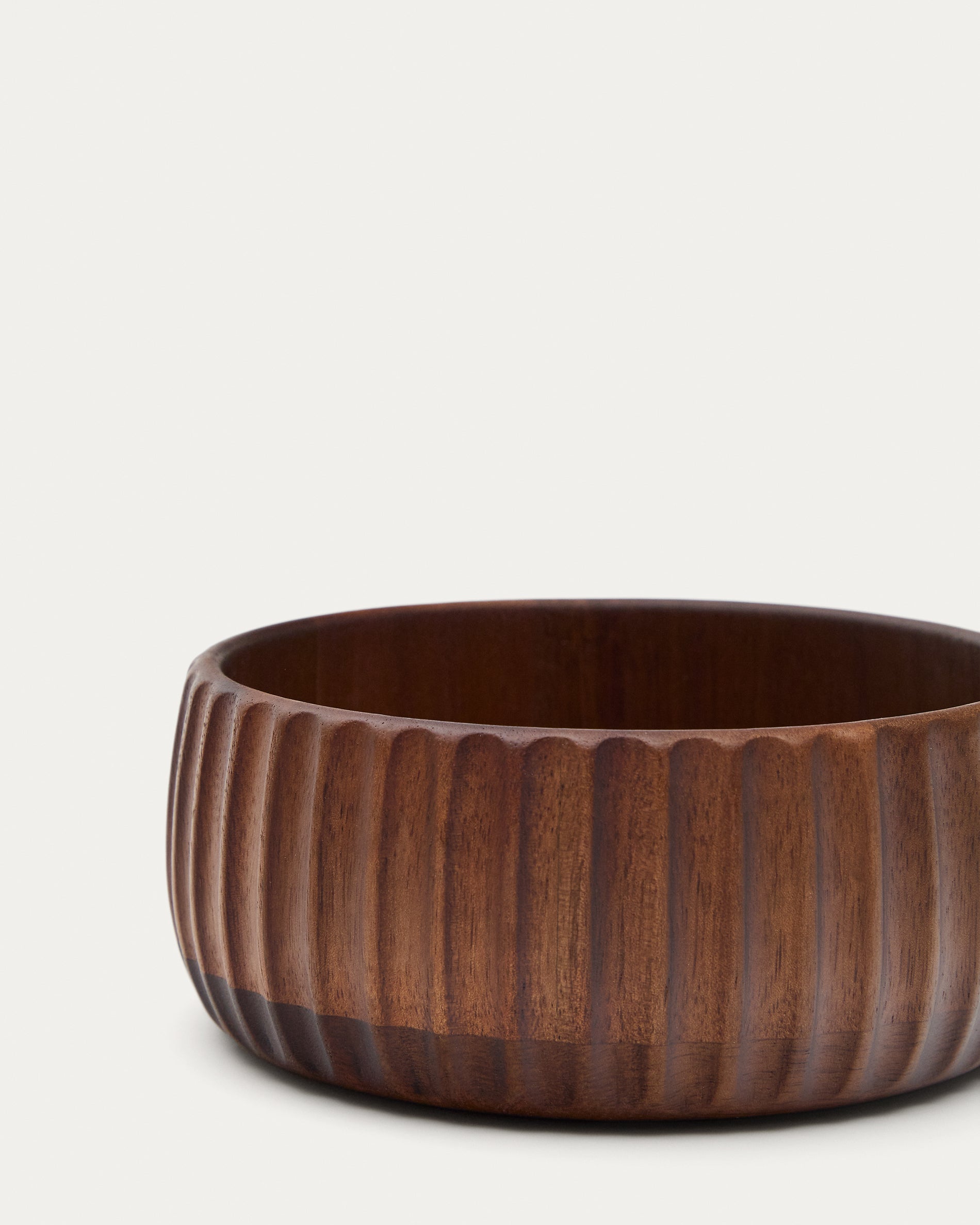 Rommu small bowl made of acacia wood FSC 100% - Detail