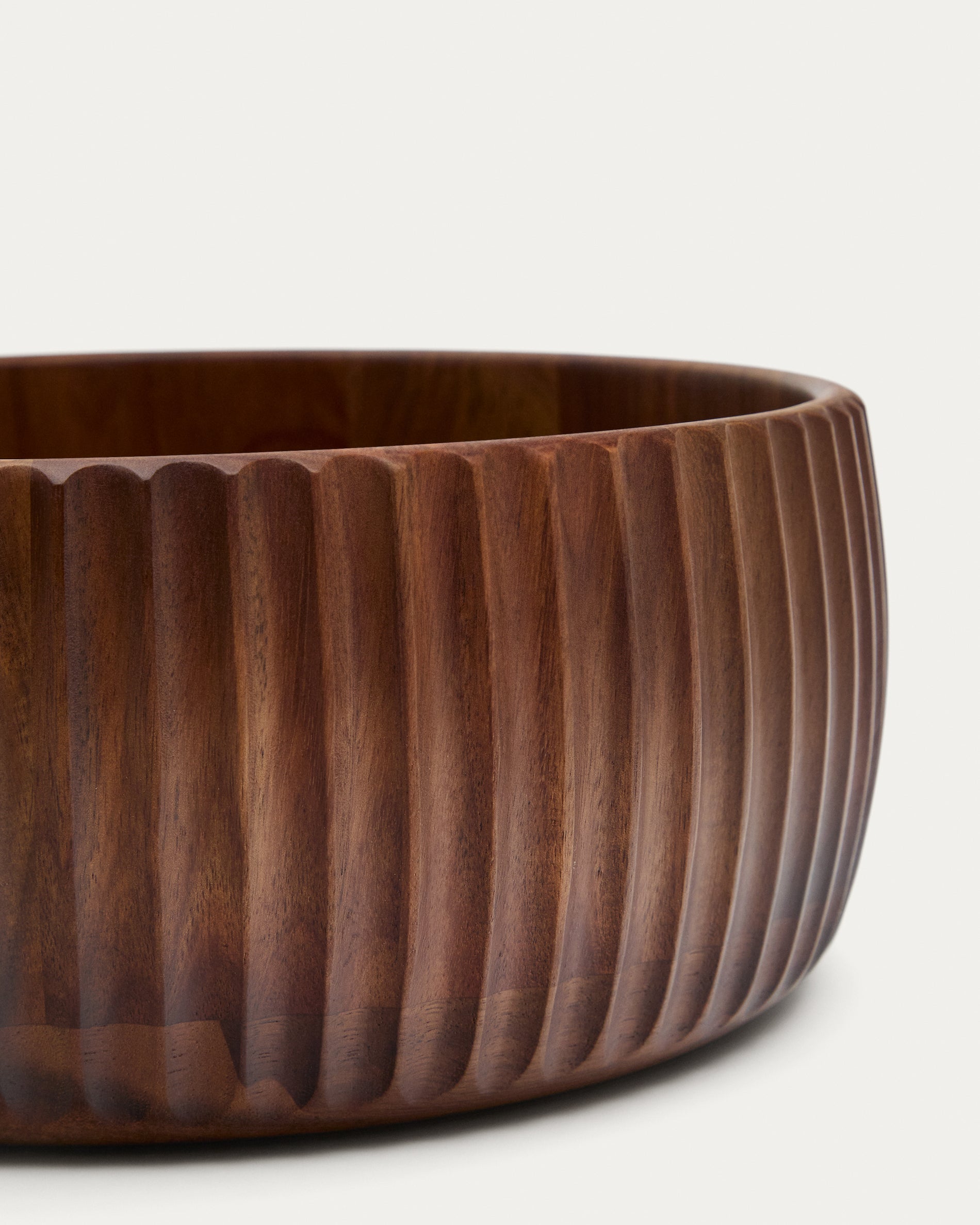 Rommu large bowl made of acacia wood FSC 100% - Detail