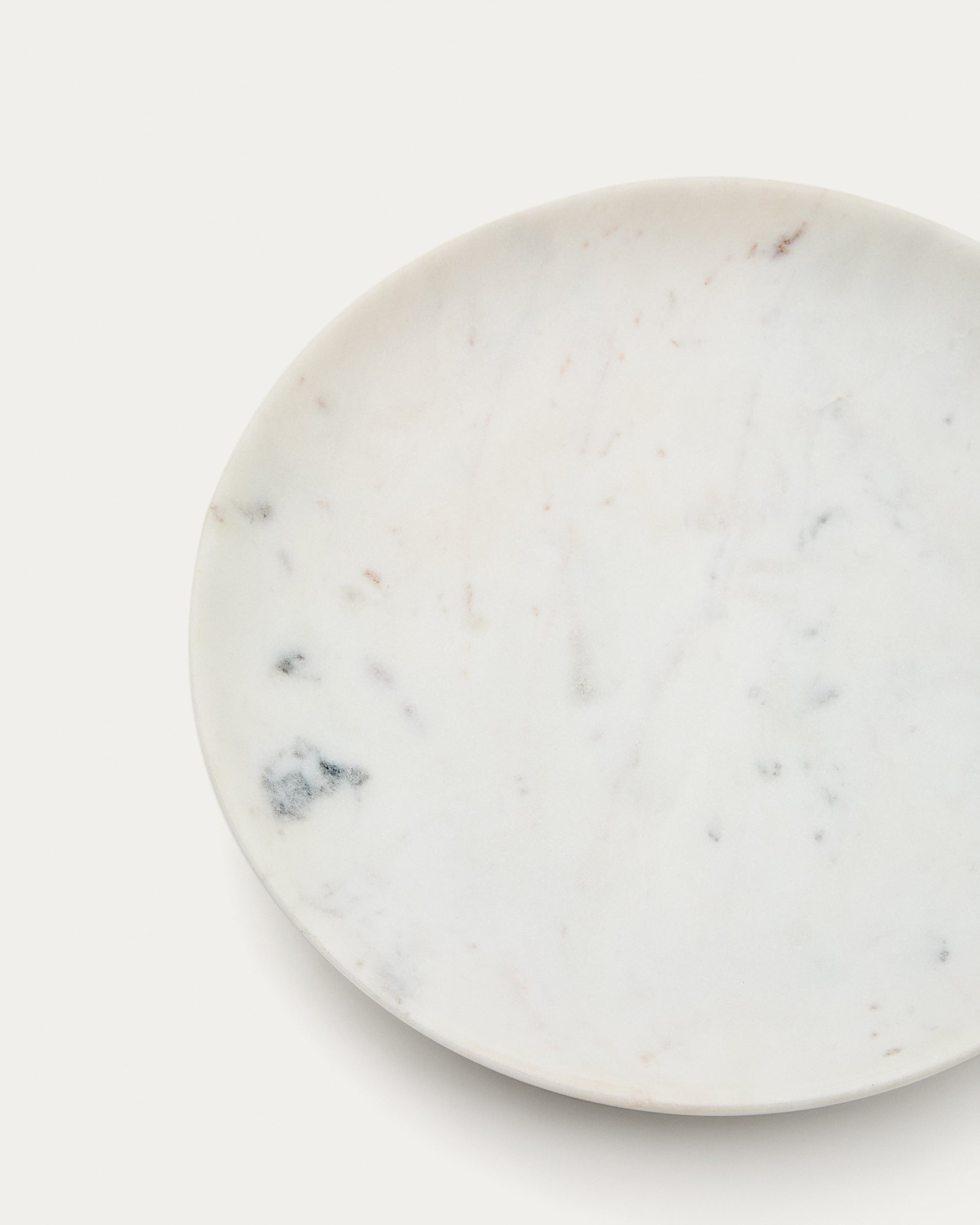 Ecin medium-sized, white marble serving plate - Detail