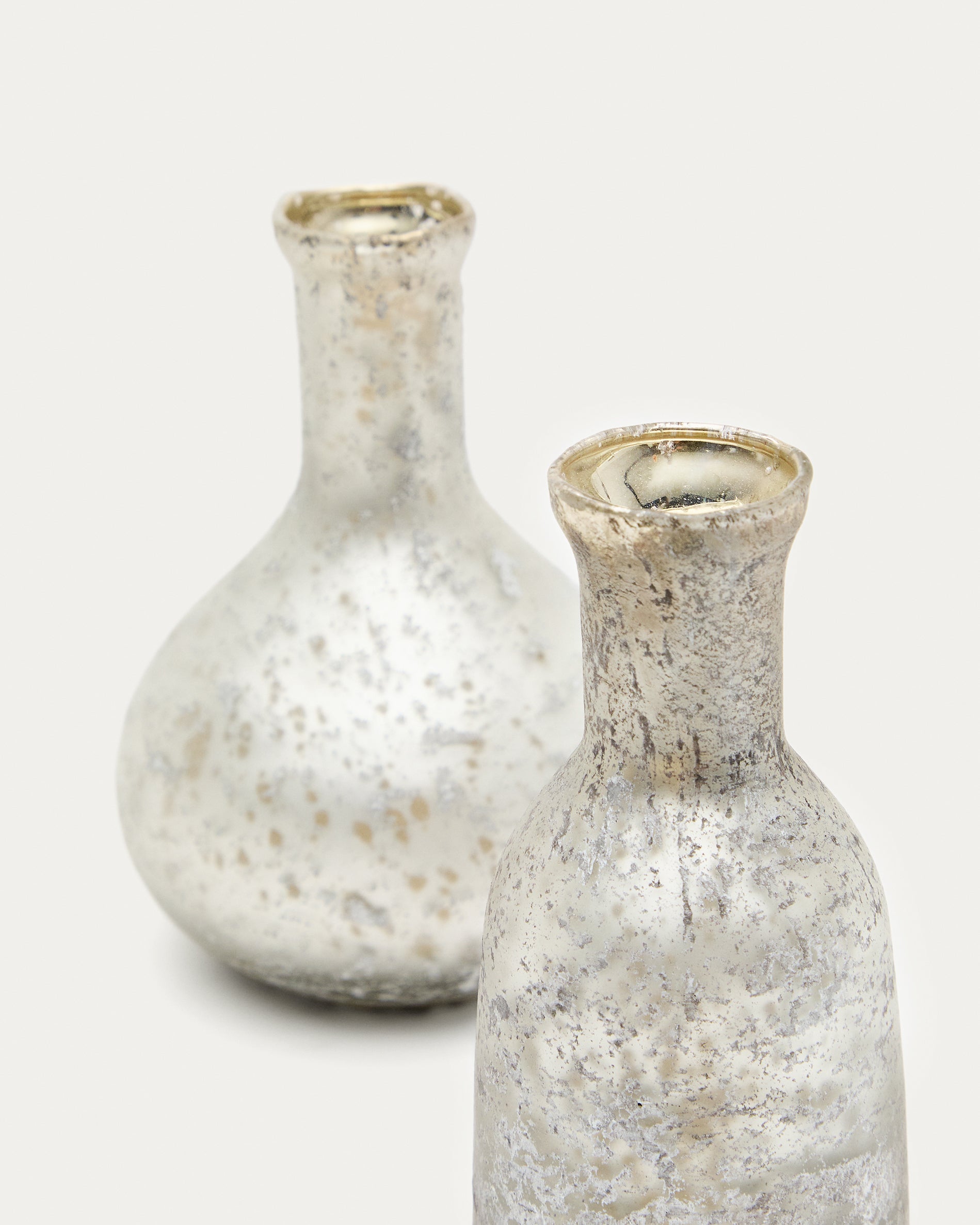 Deila set of 2 white, recycled-glass vases, 13 cm - Detail