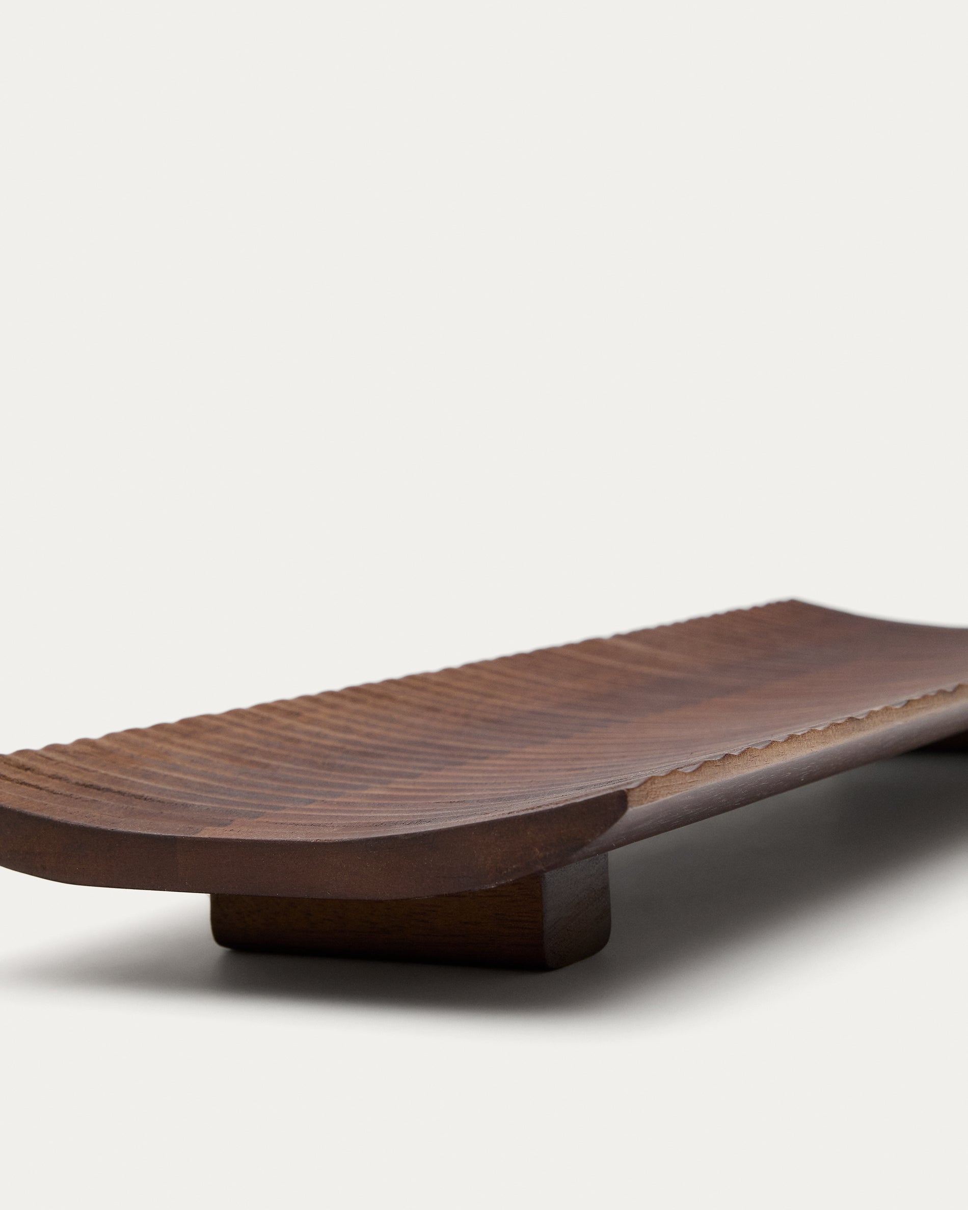 Rommu large serving board made of acacia wood FSC 100% - Detail
