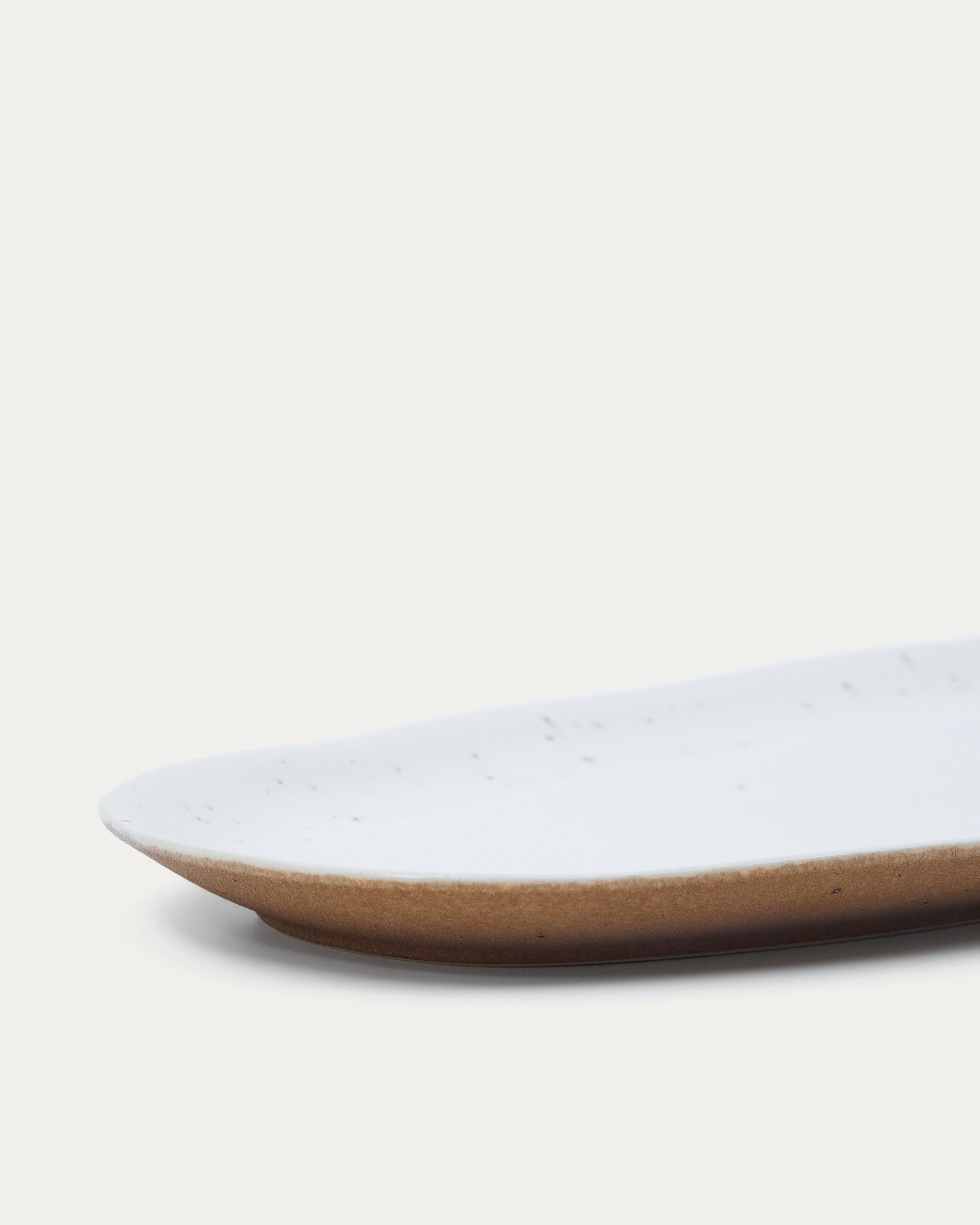 Publia large white ceramic dish - Detail