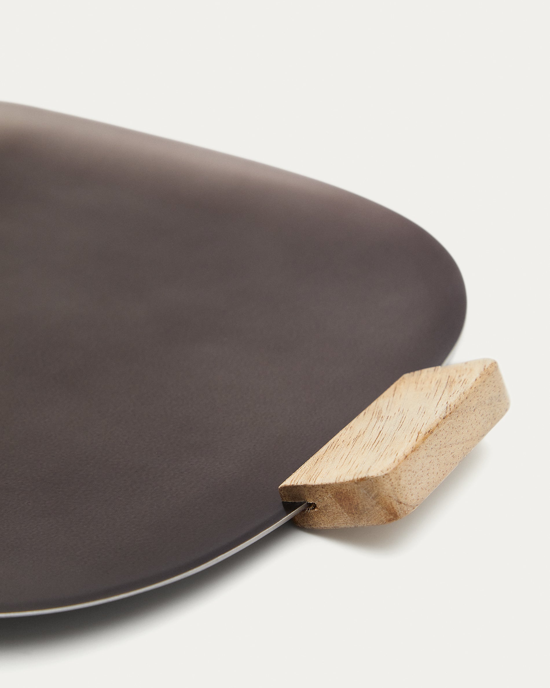 Soran tray made of wood and black stainless steel - Detail