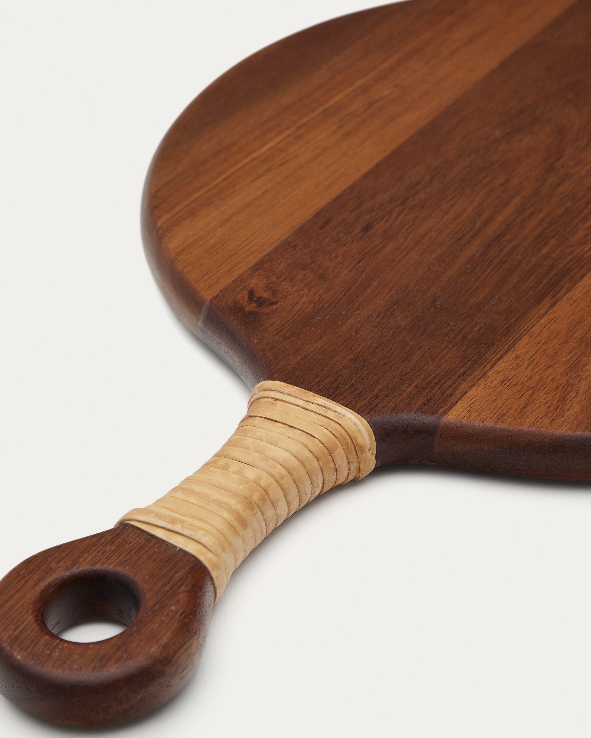 Sardis small round serving board FSC 100% acacia wood and rattan - Detail