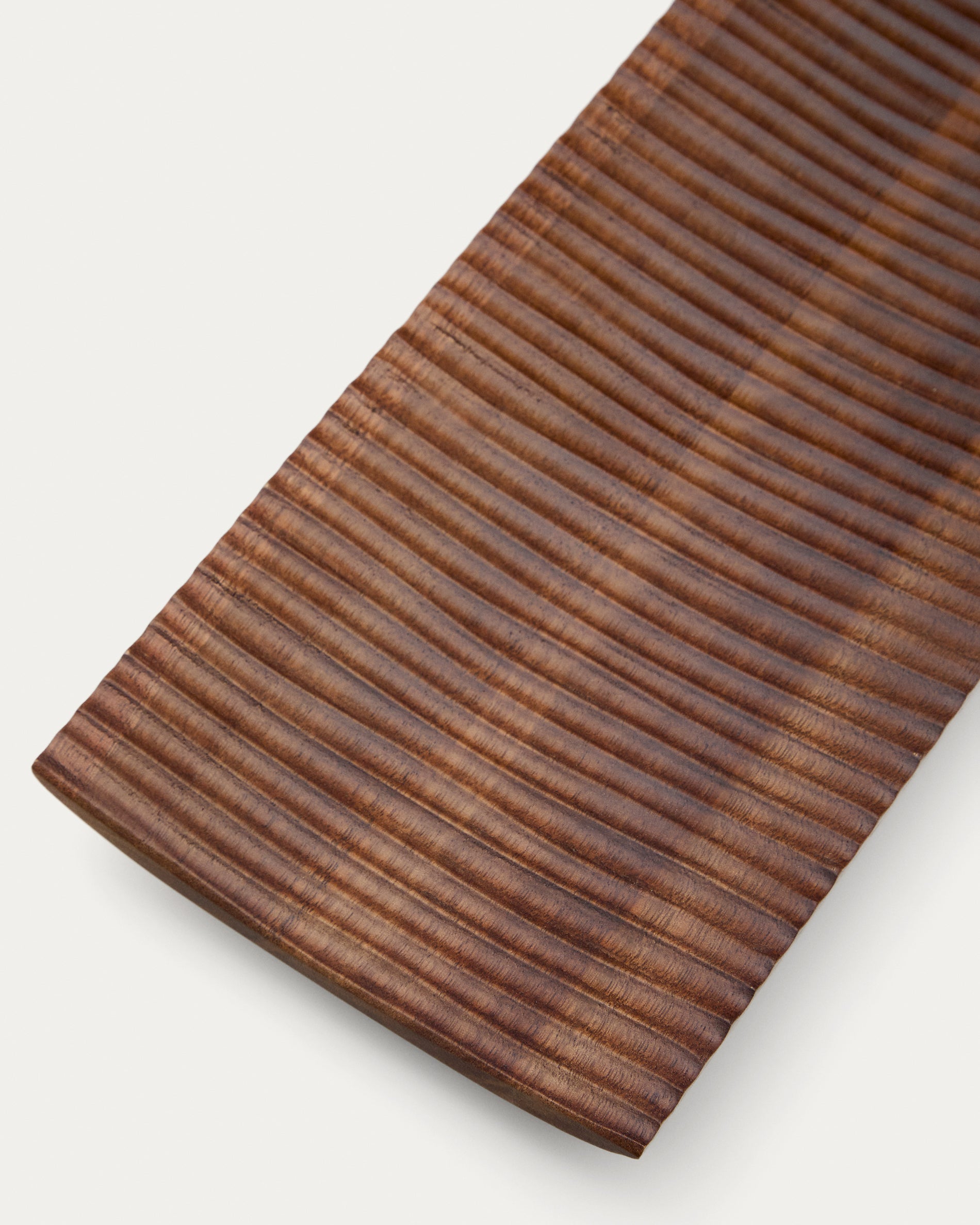 Rommu small serving board made of acacia wood FSC 100% - Detail