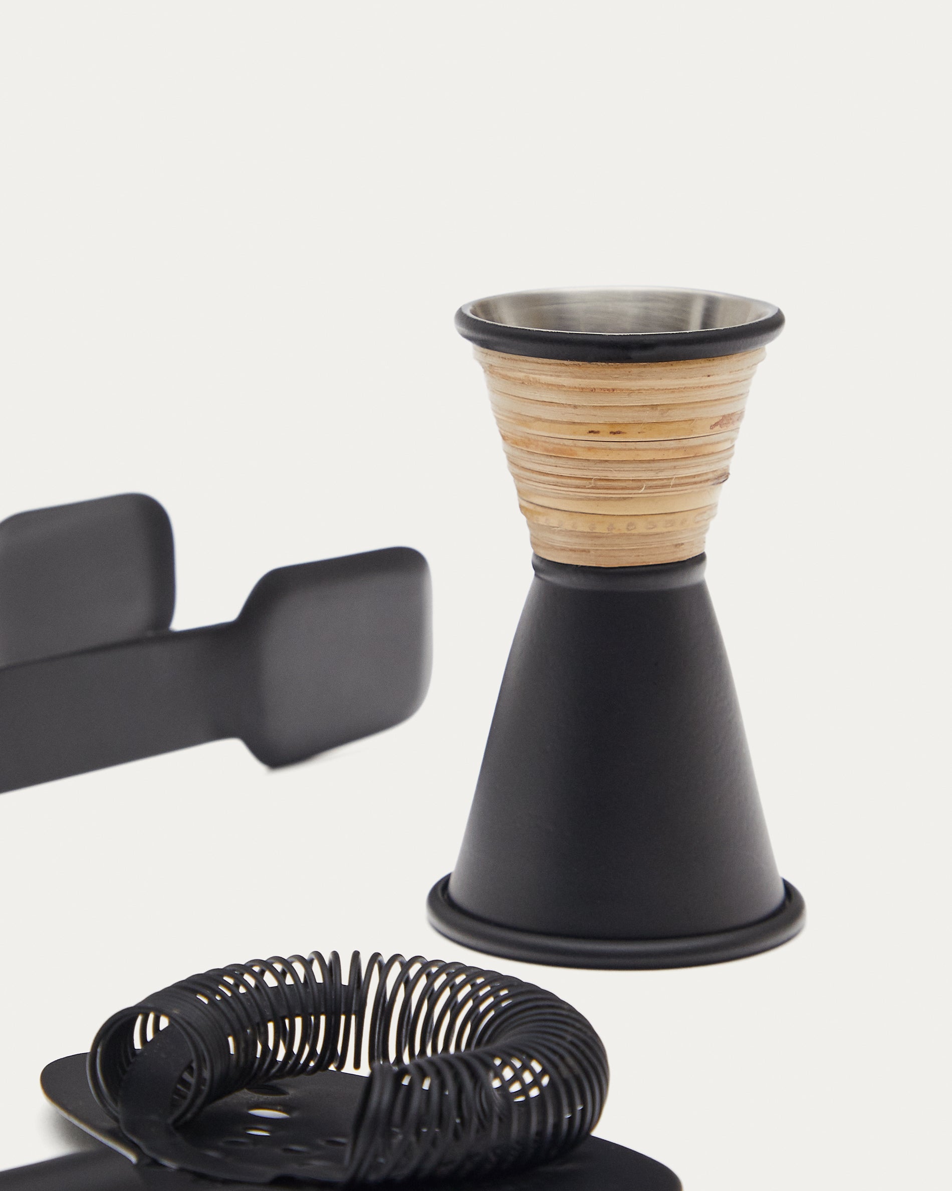 Shai set of black stainless steel and rattan cocktail utensils - Detail