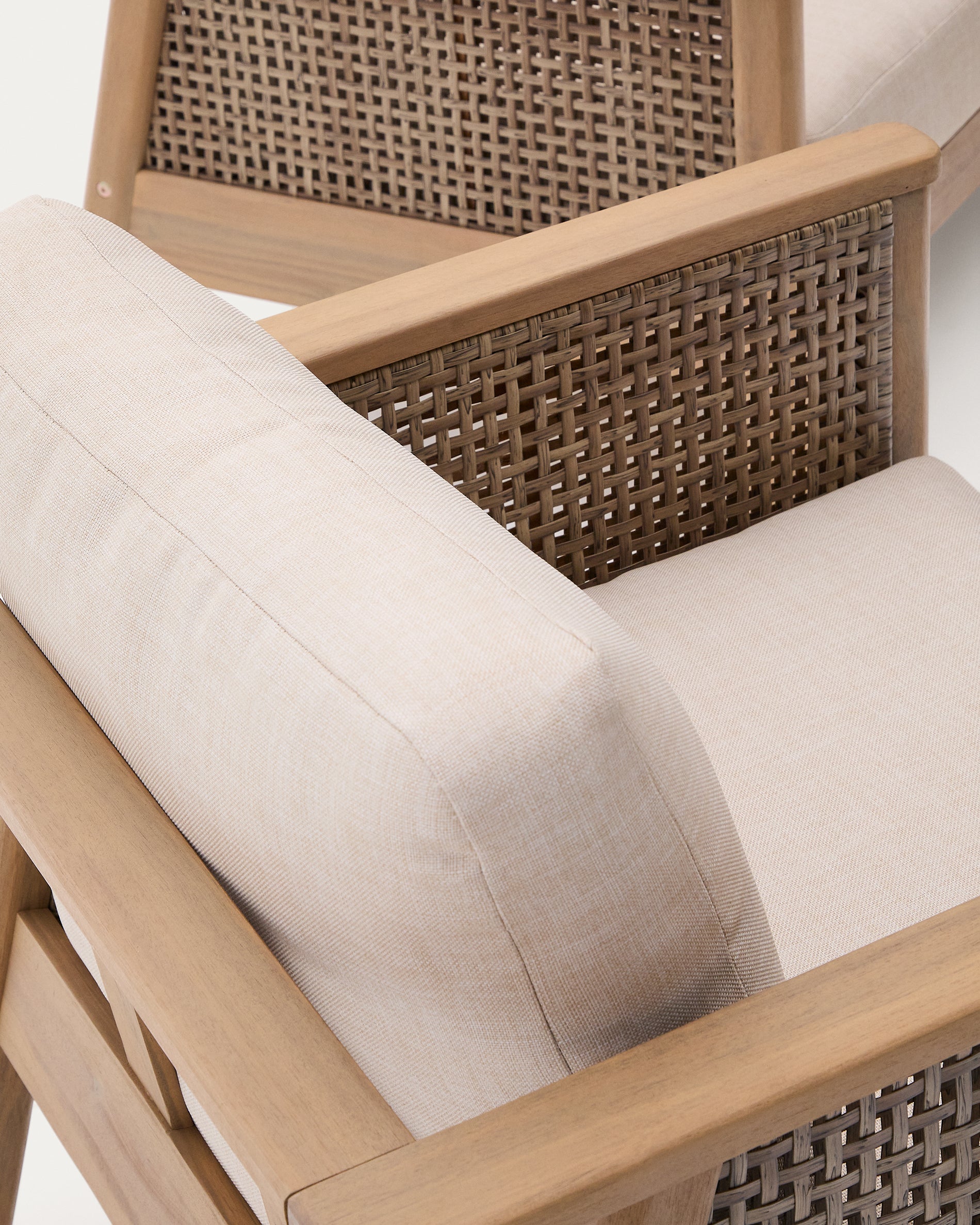 Alabe set consisting of a 2-seater sofa, 2 armchairs and a coffee table, made of 100% FSC acacia wood