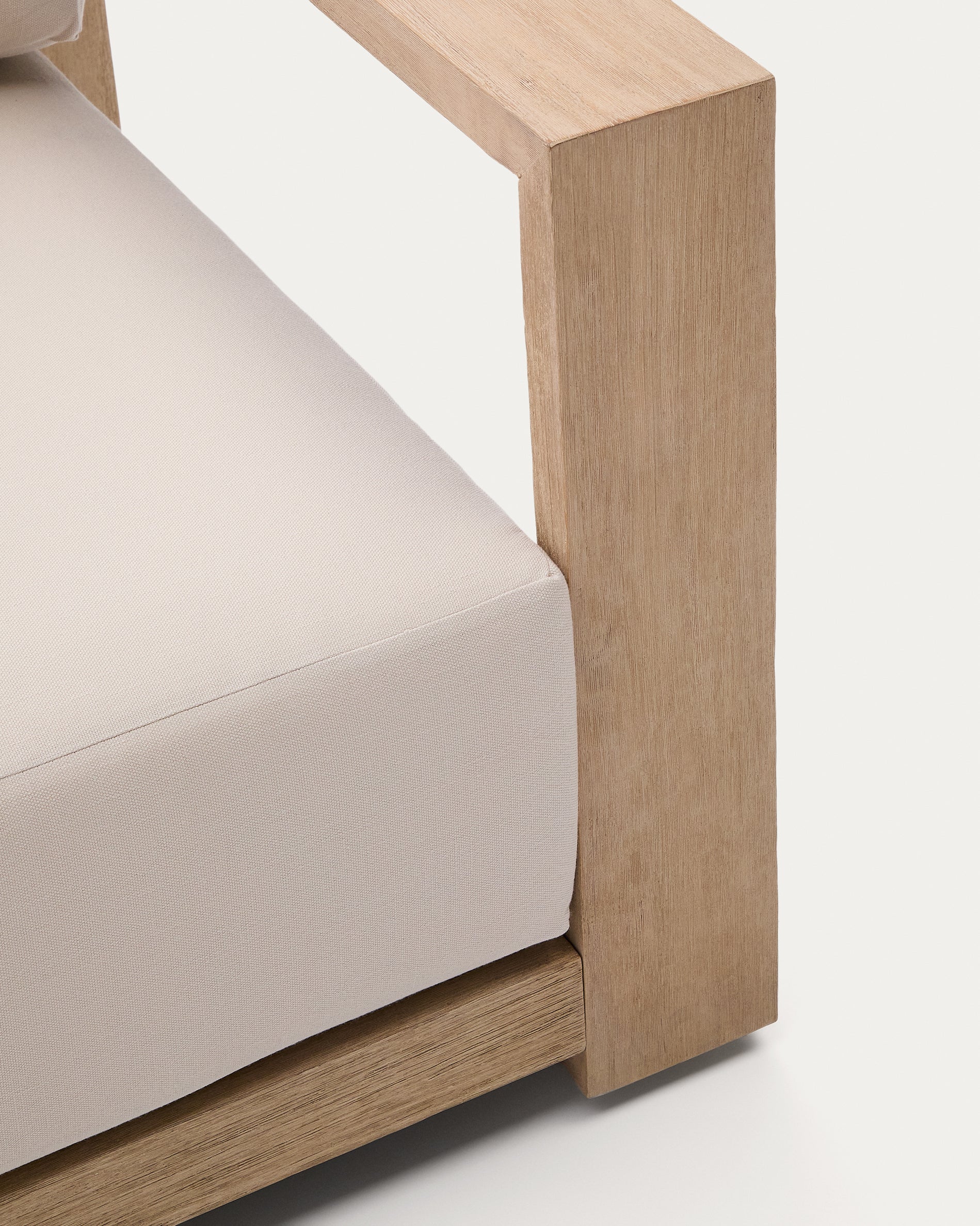 Ambra armchair in solid acacia wood with light finish FSC 100% - Detail