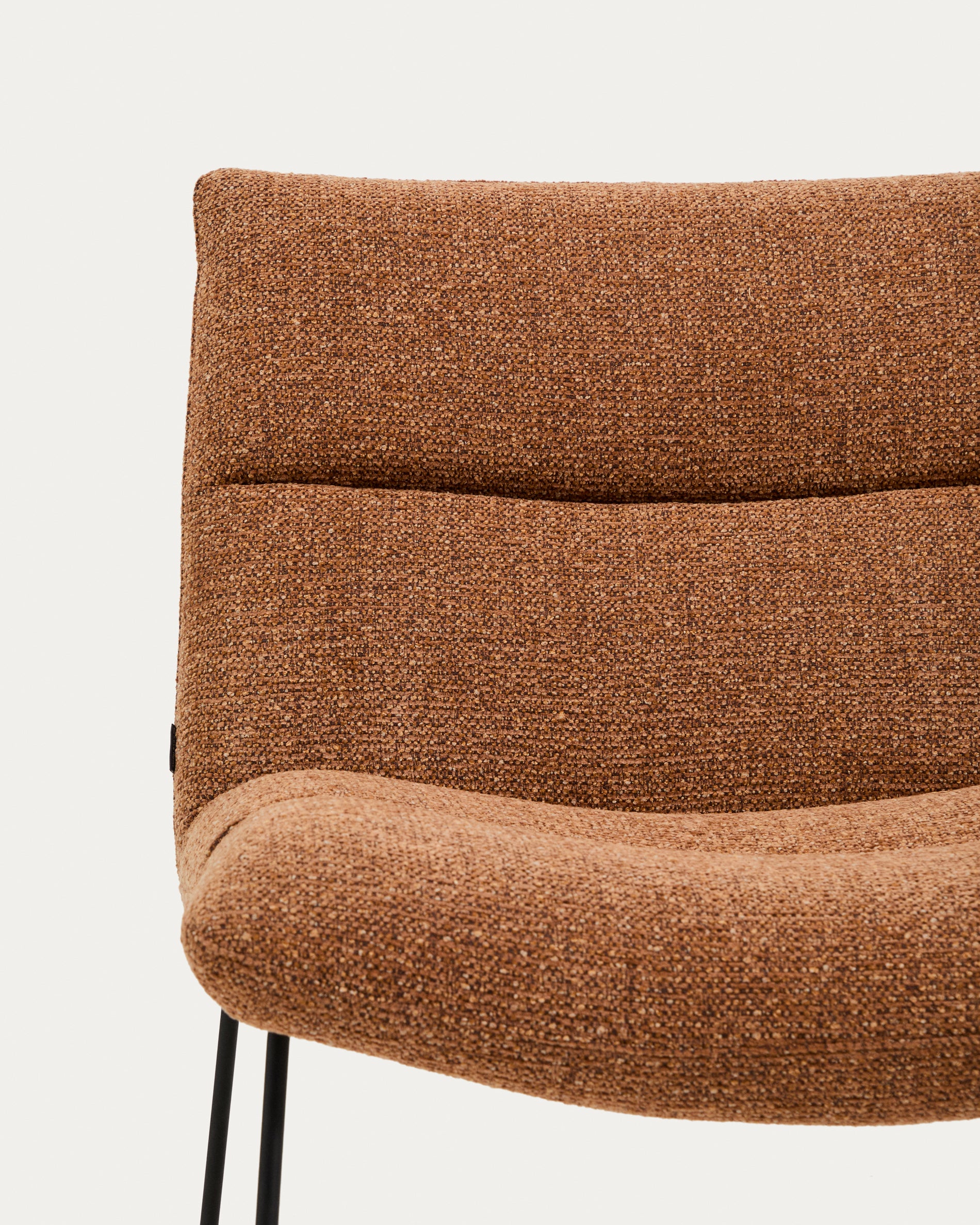 Asen terracotta chenille armchair with black steel legs FSC 100% - Detail
