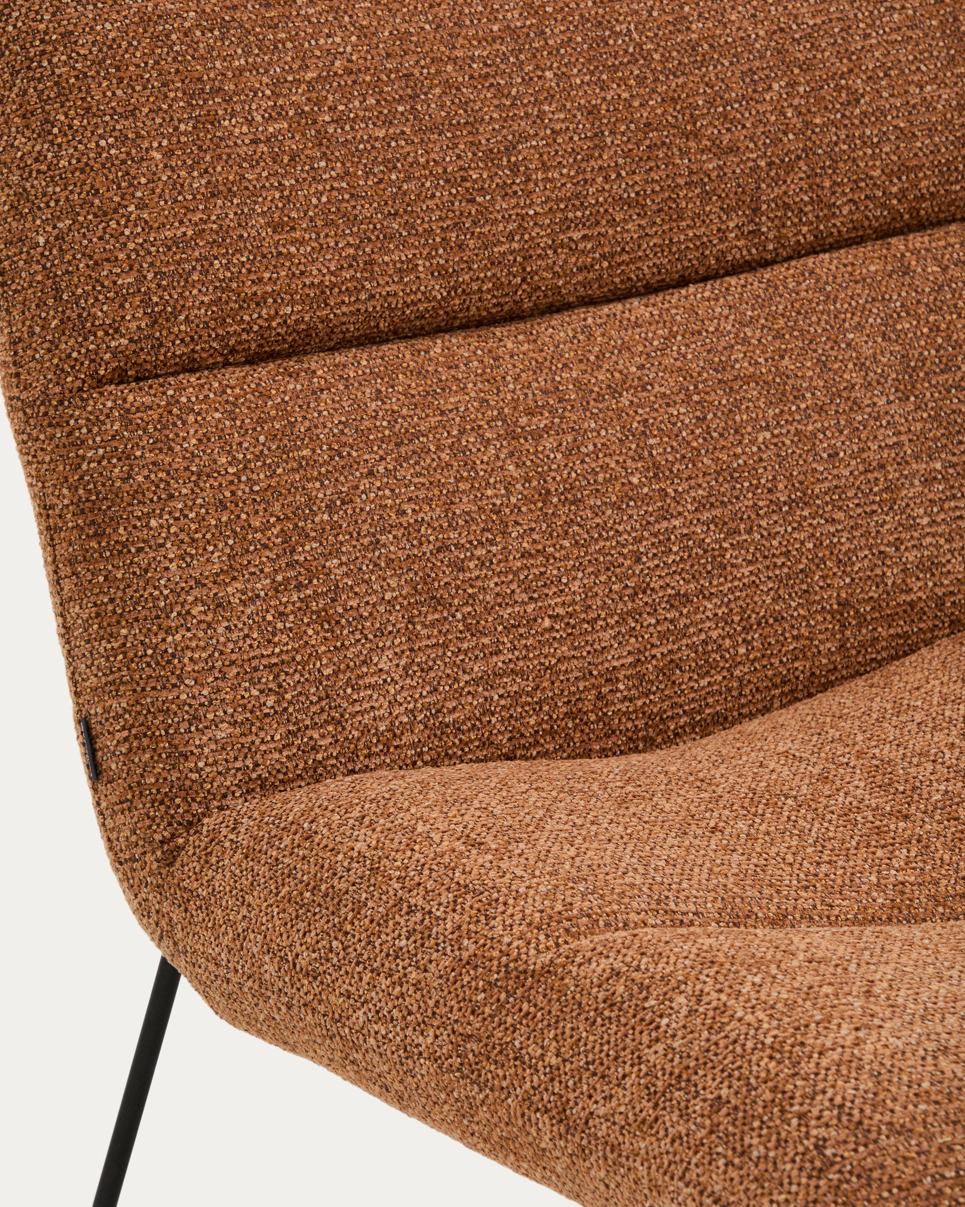 Asen terracotta chenille armchair with black steel legs FSC 100% - Detail