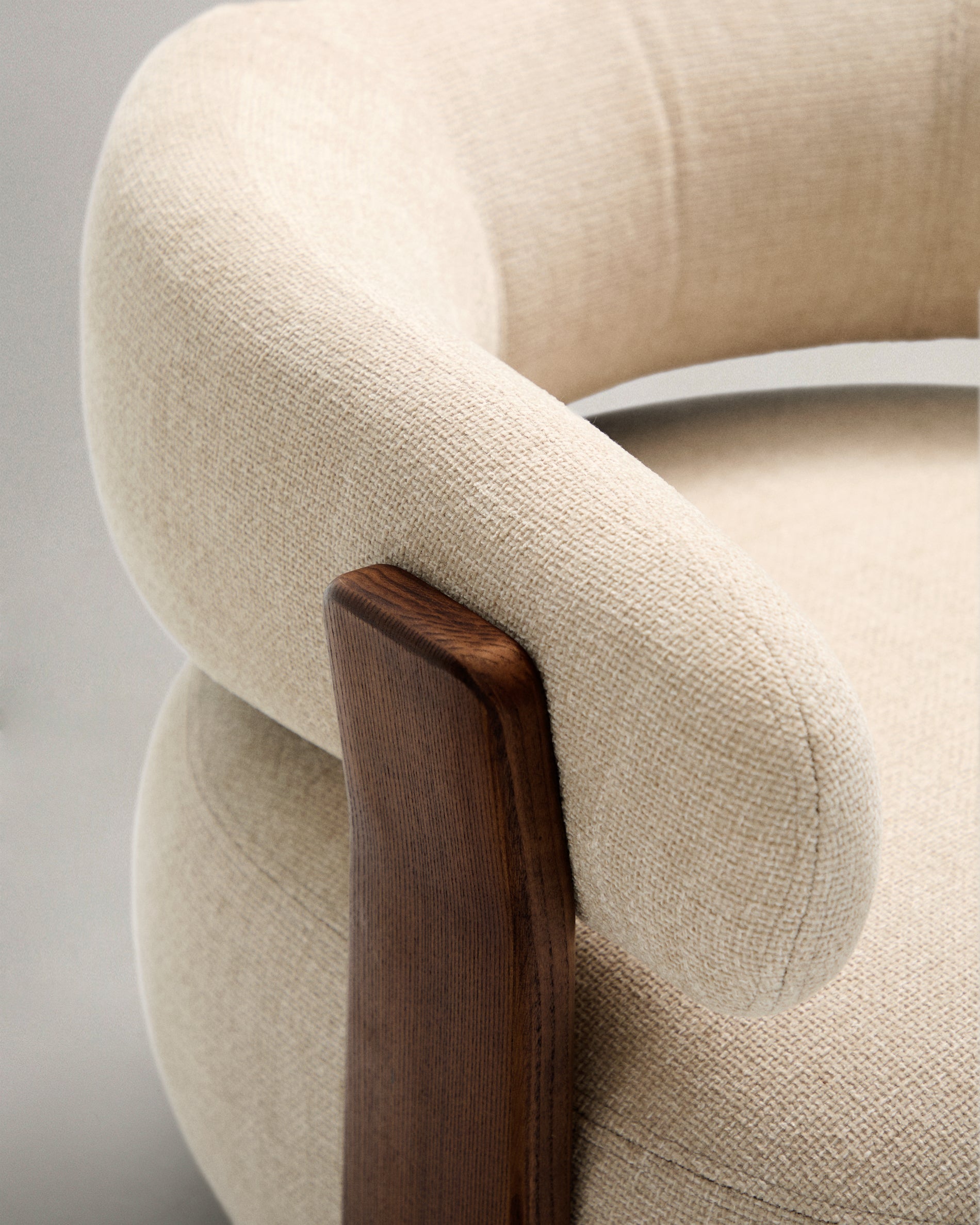 Granite fire-retardant armchair in beige chenille and solid ash wood with walnut-coloured finish FSC 100% - Detail