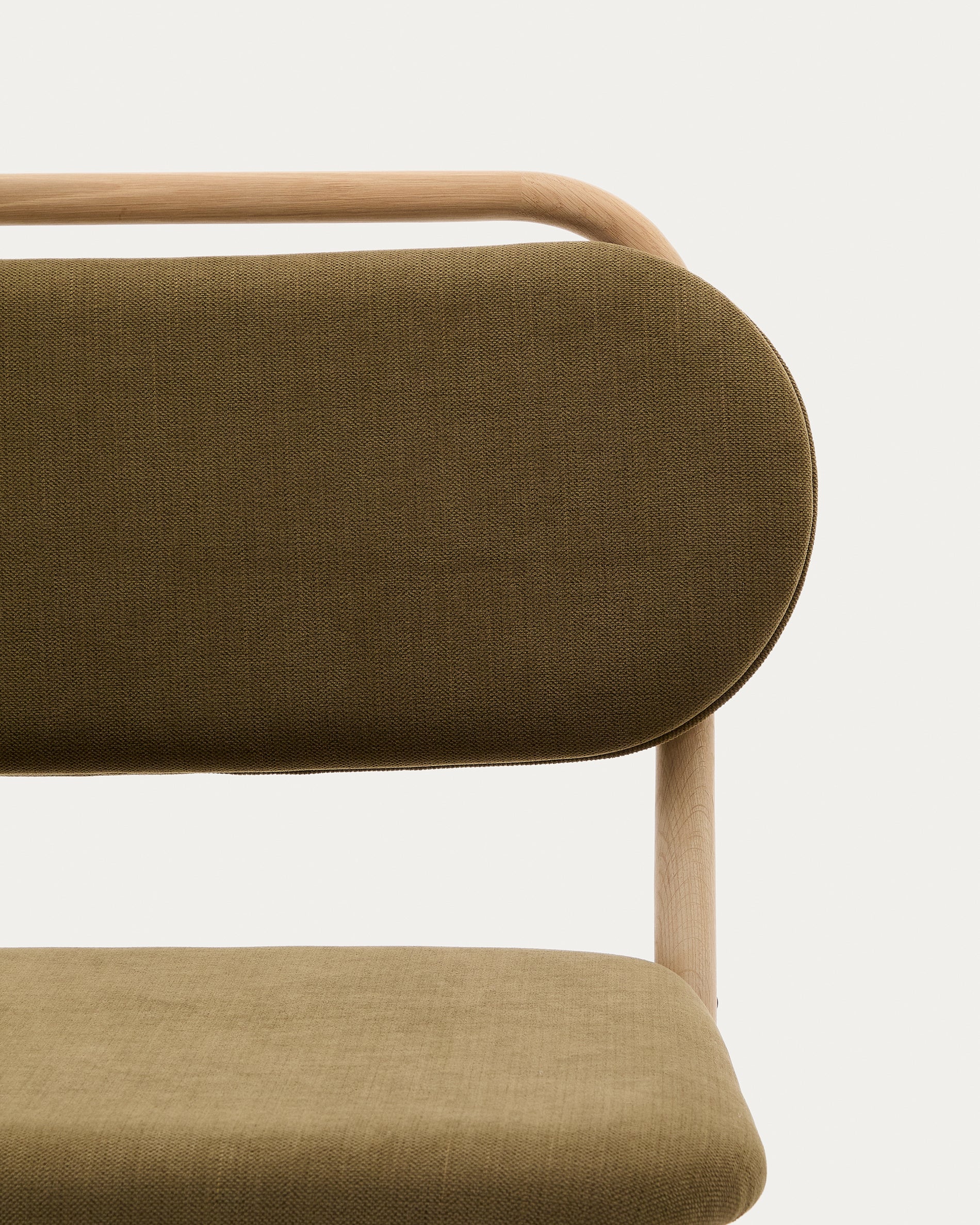 Helda armchair in green chenille and FSC Mix Credit solid oak wood - Detail