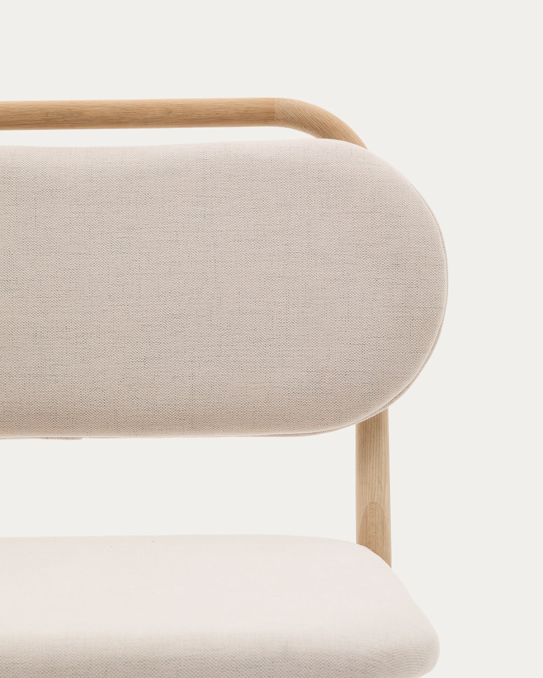 Helda armchair in beige chenille and FSC Mix Credit solid oak wood - Detail
