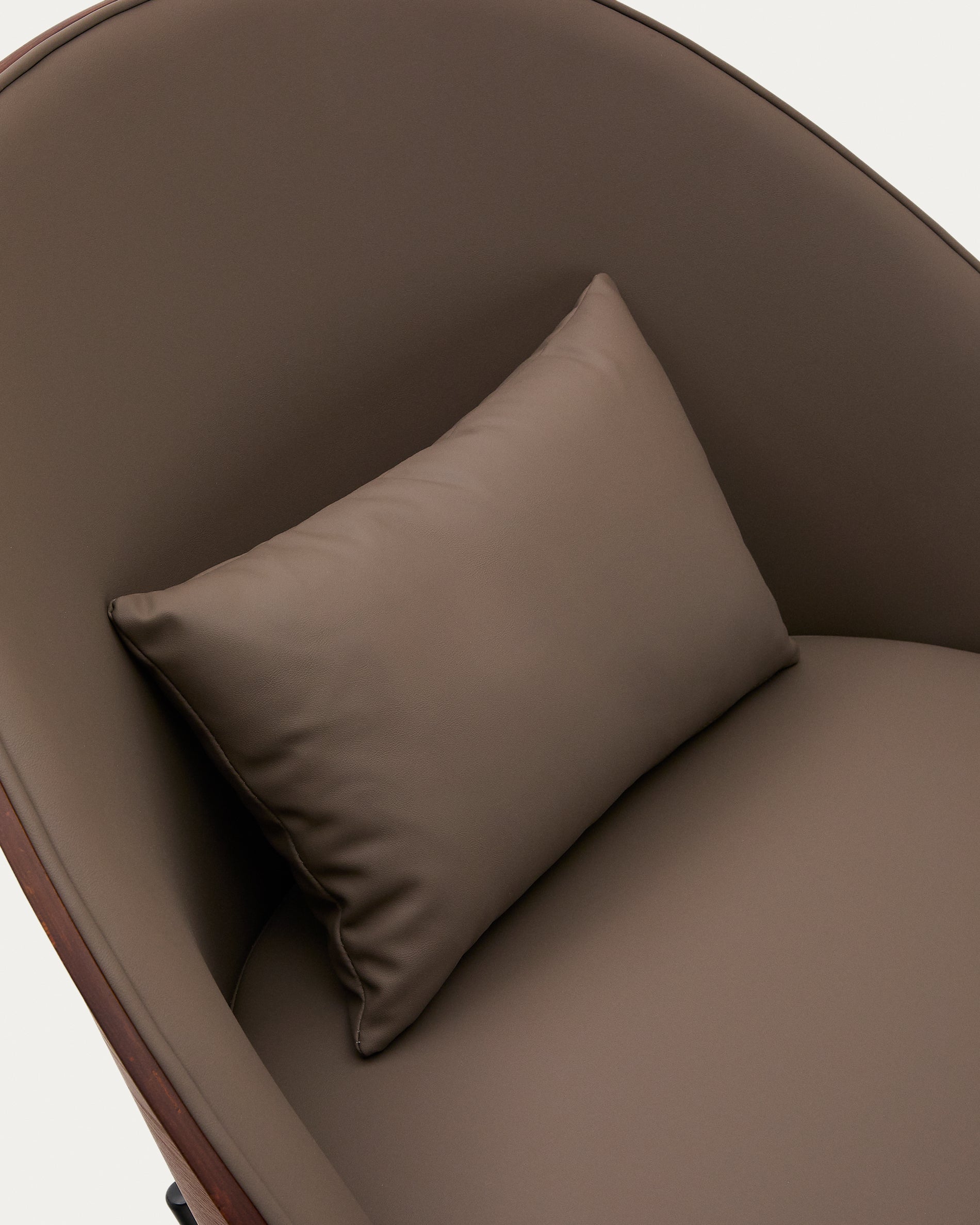 Eamy armchair in brown faux leather, ash veneer with walnut and black metal finish - Detail