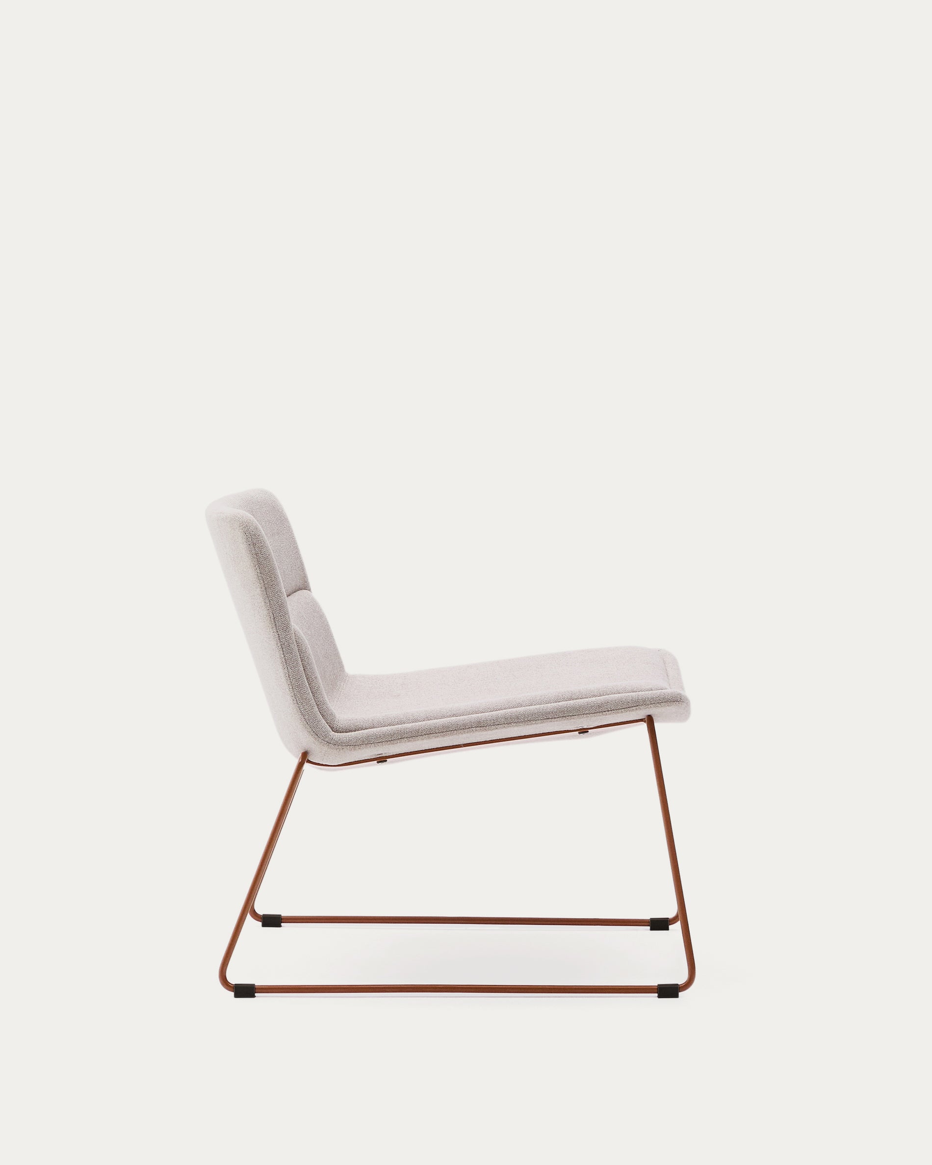 Zahara beige armchair with steel legs and FSC 100% terracotta finish - Product View