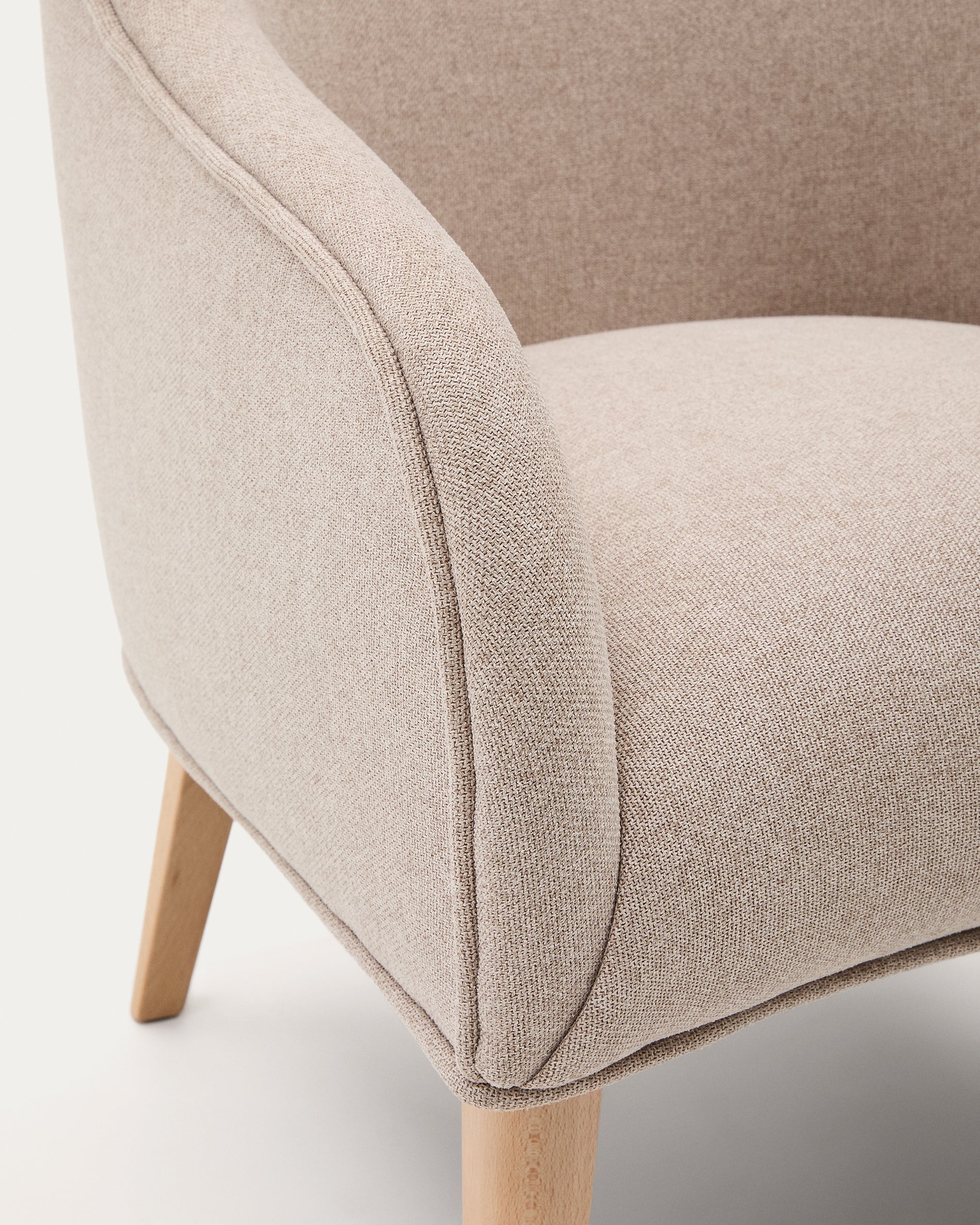 Bobly armchair in beige and with solid beech wood in a natural finish - Detail