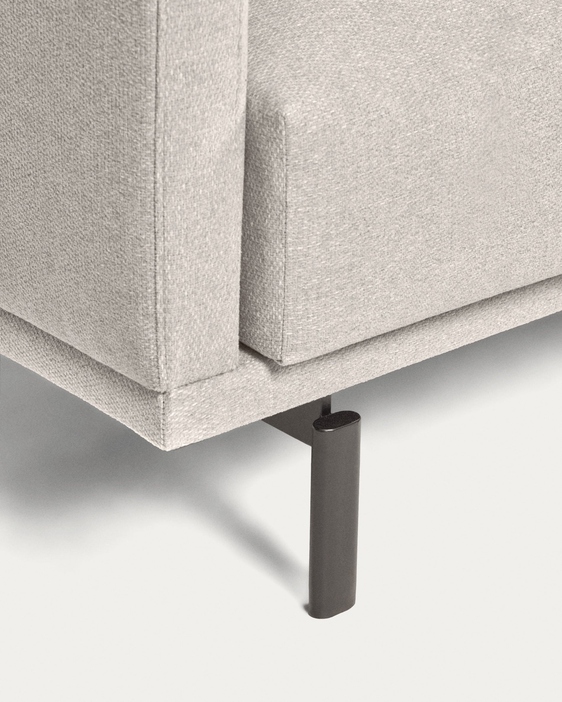 Galene 4 seater sofa in beige, 334 cm FSC Mix Credit - Detail