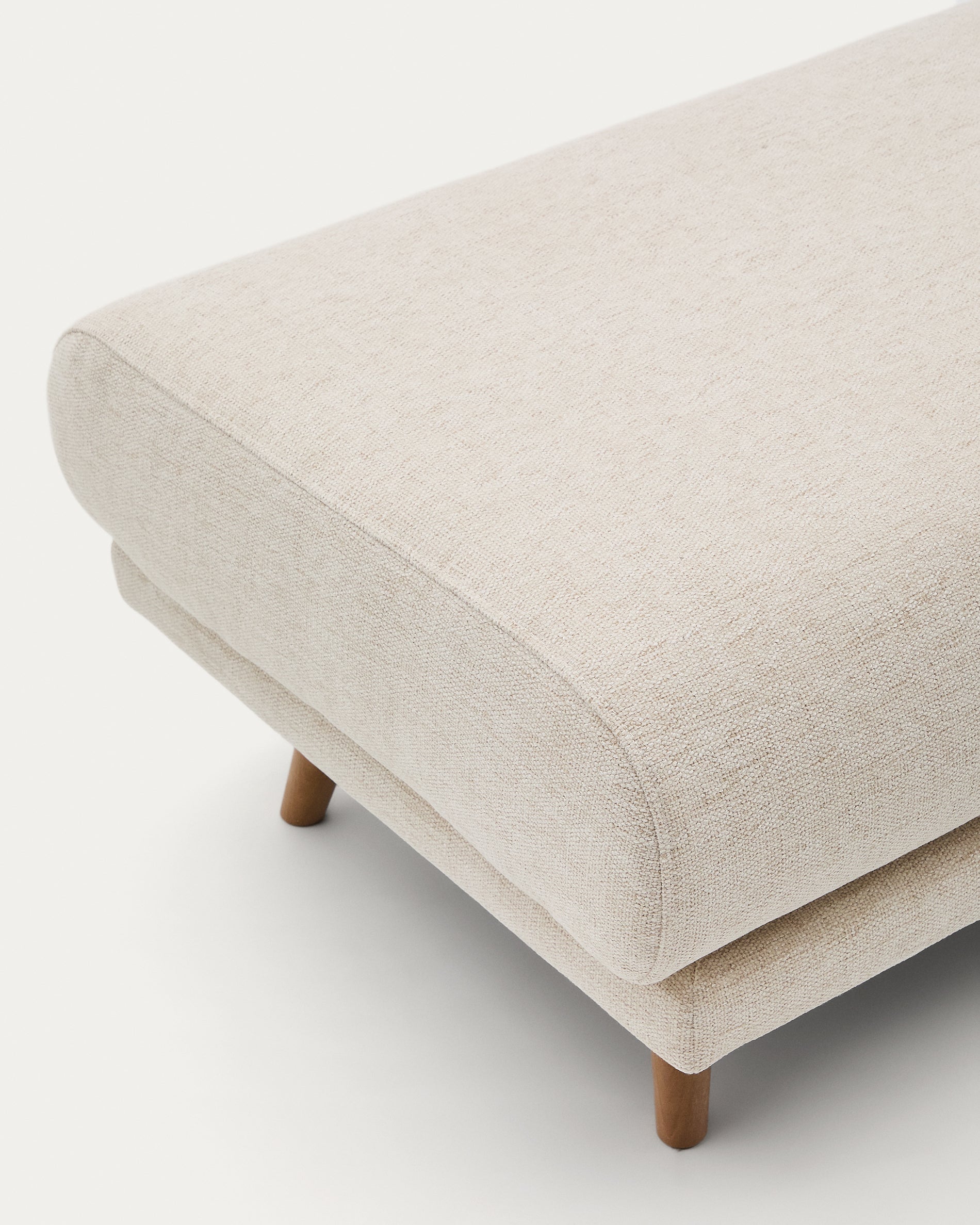 Karin footrest in beige chenille with solid beech wood legs 90 x 70cm - Detail
