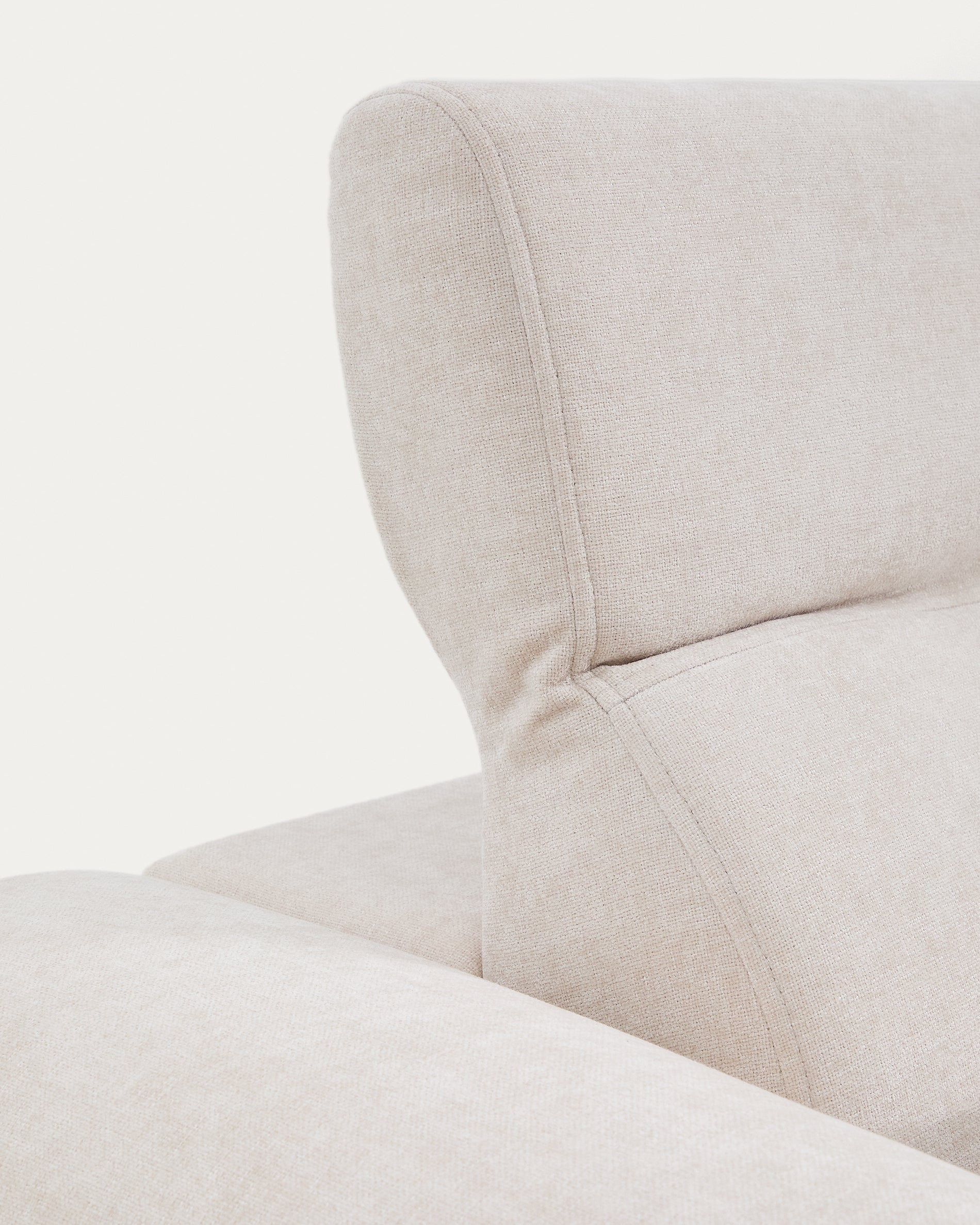 Lares 6-seater sofa with motorised sliding seats and reclining headrest in beige chenille 410cm - Detail