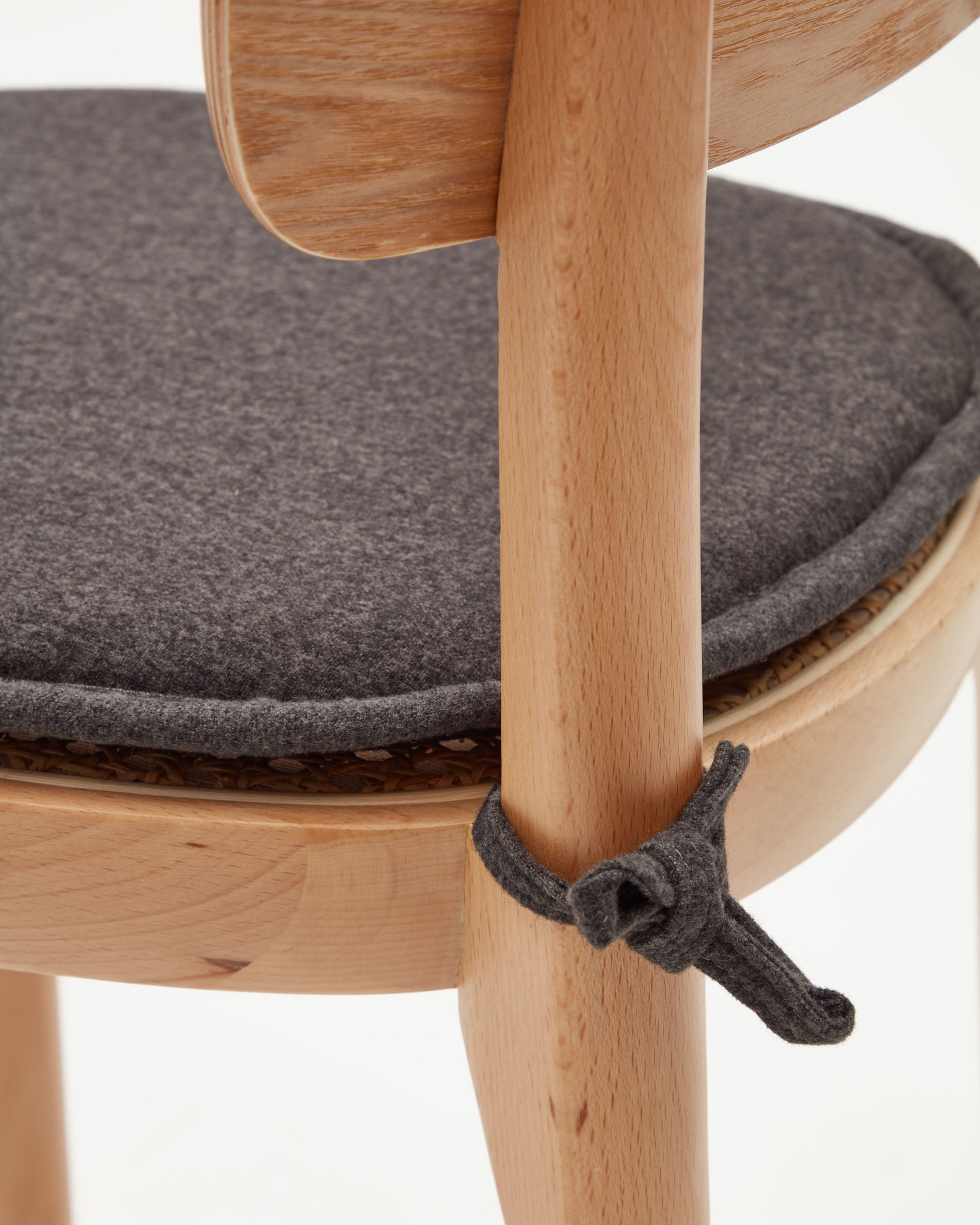Cushion for Romane chair in dark grey 43 x 43 cm - Detail