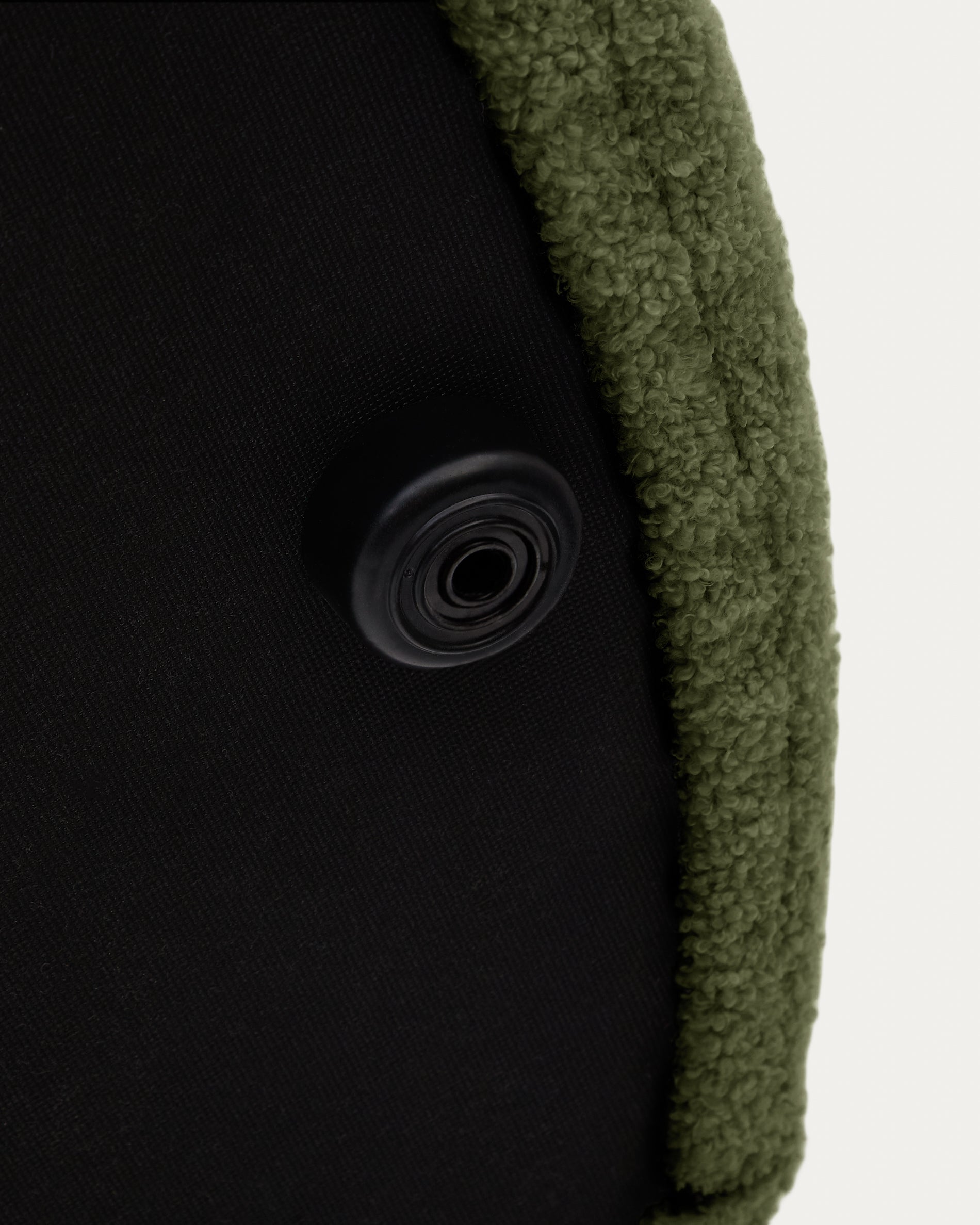 Kaeli footrest with removable cover in green bouclé Ø 43 cm - Detail