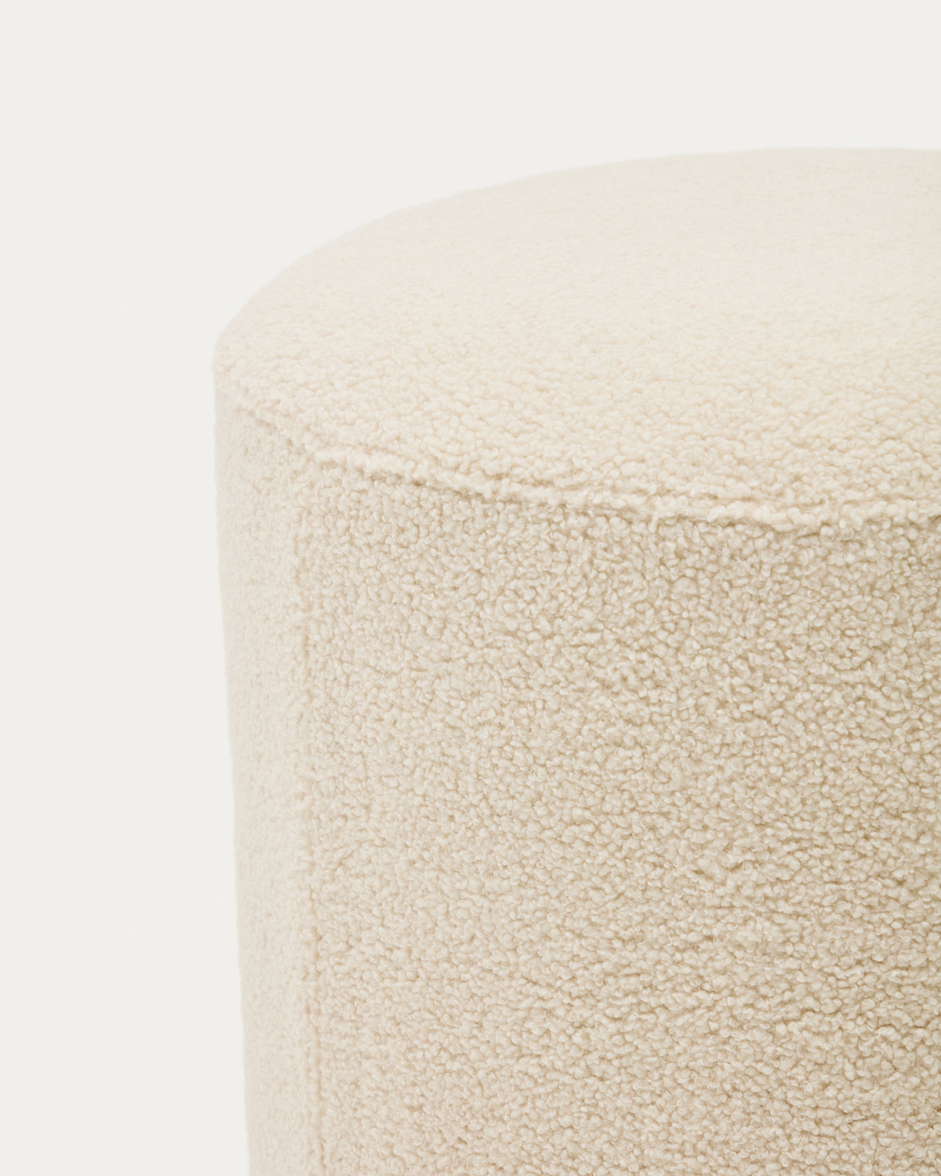 Kaeli footrest with removable cover in ecru bouclé Ø 43 cm - Detail