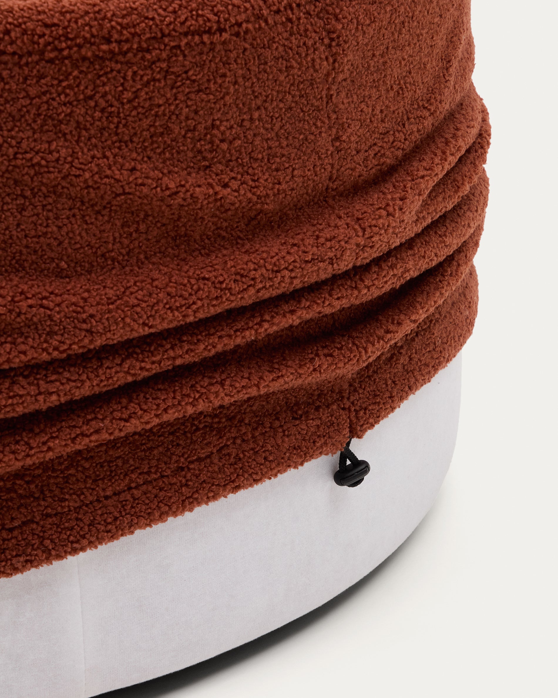 Kaeli footrest with removable cover in terracotta bouclé Ø 90 cm - Detail