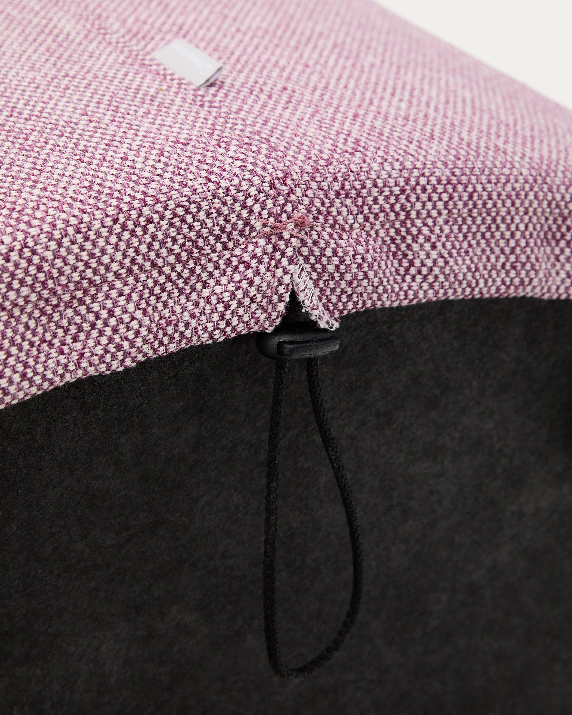 Kaeli purple footrest with removable cover Ø90cm - Detail