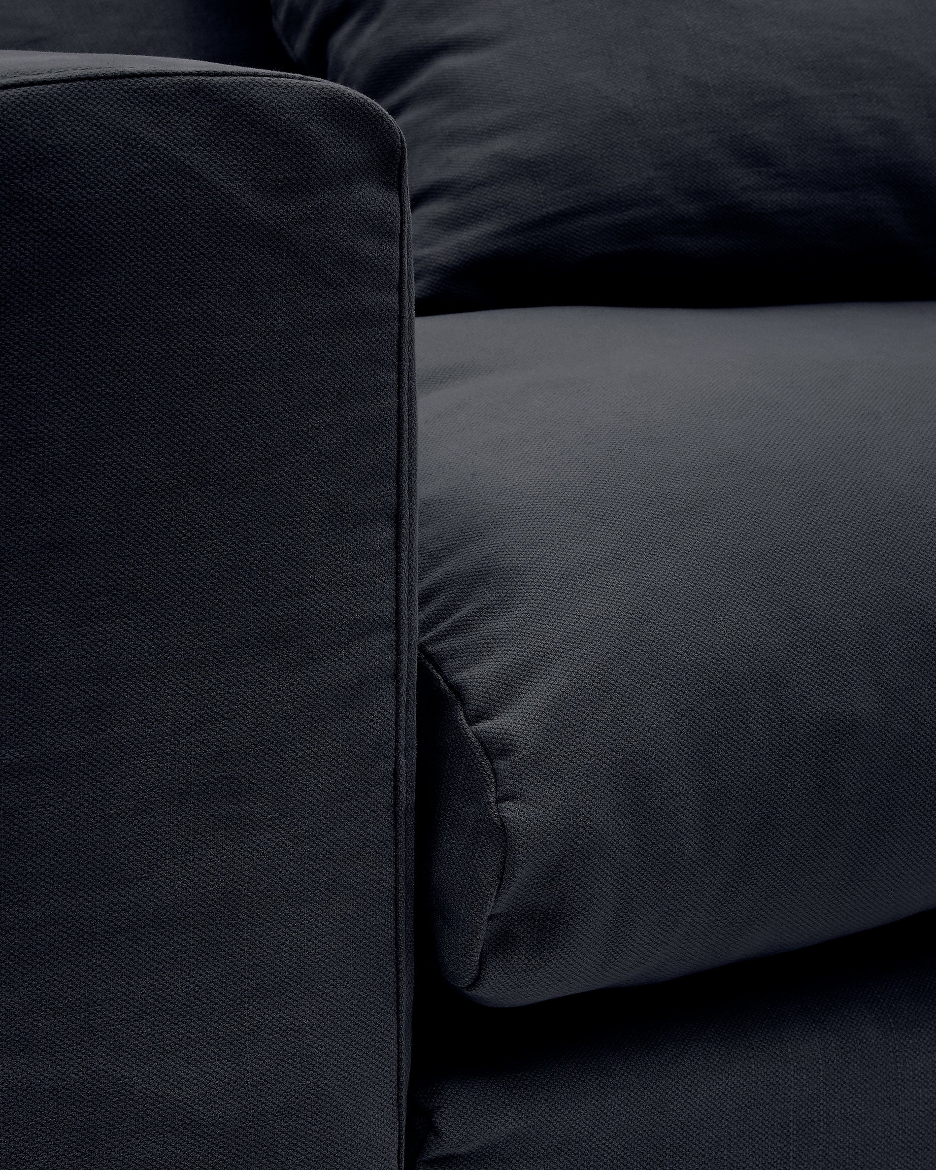 Nora armchair with removable cover with linen and cotton cushion in anthracite grey 140cm - Detail