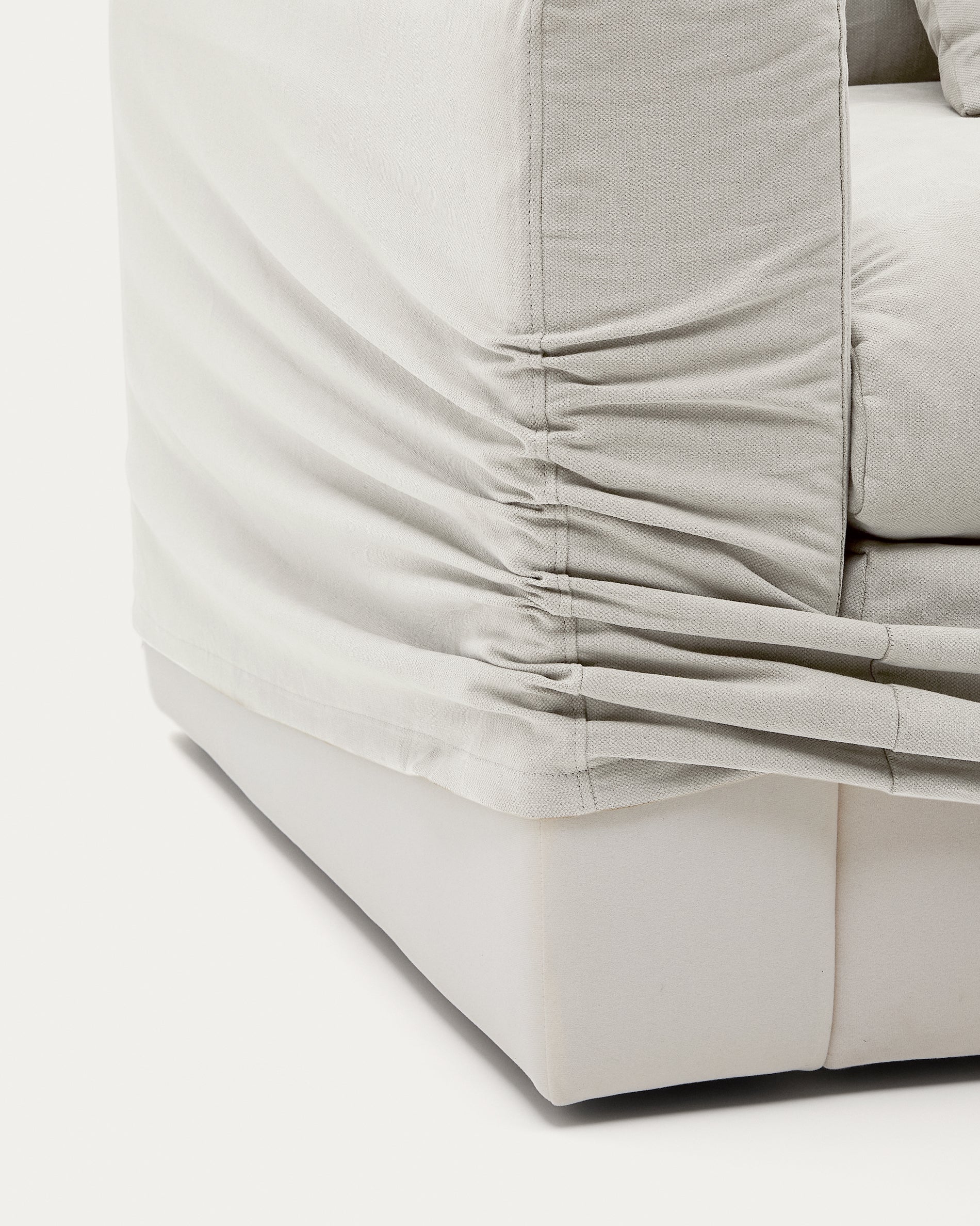 Nora 4-seater sofa with removable cover with linen and cotton cushions in ecru 340cm - Detail